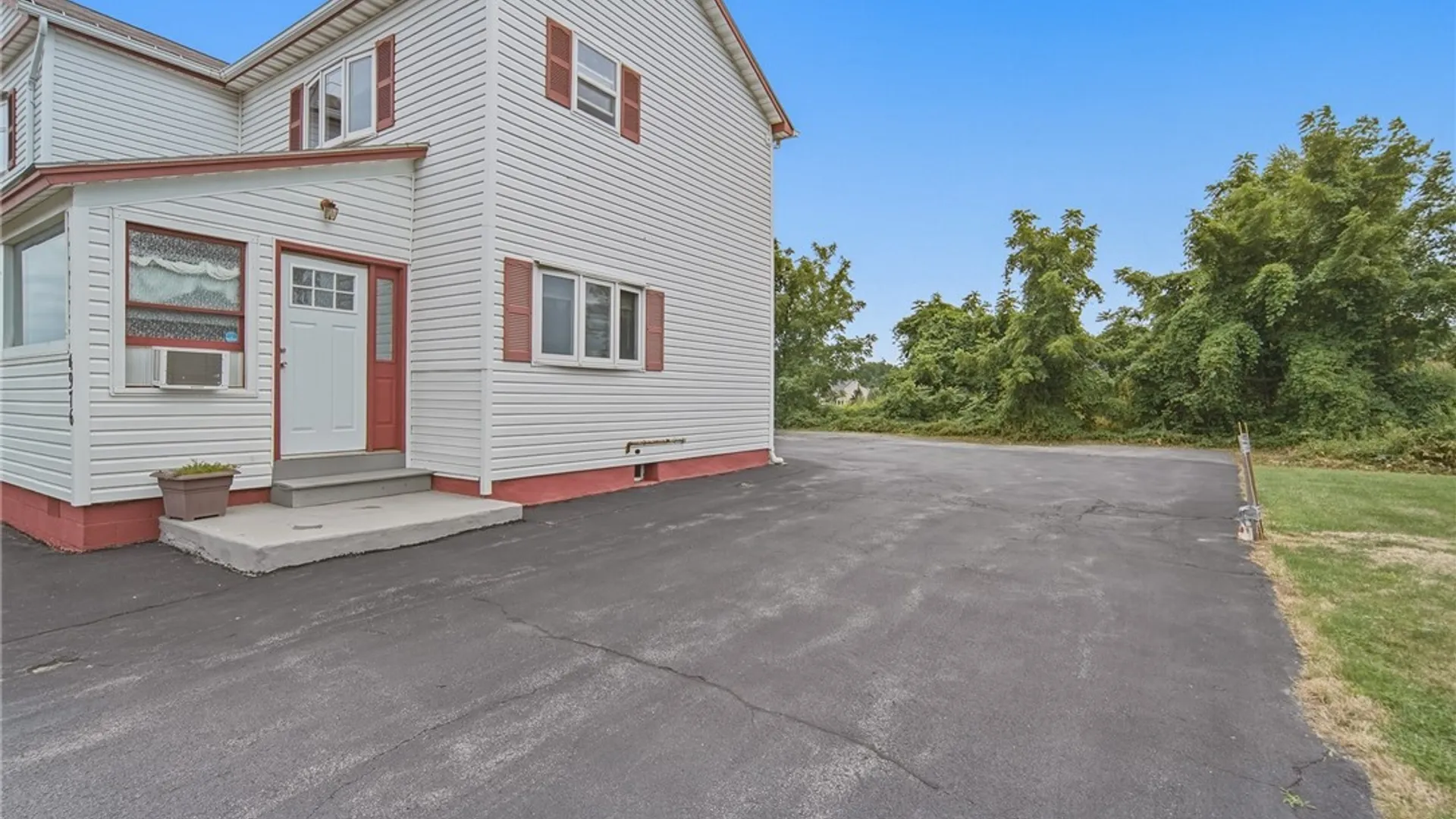 Property at 4976 W Taft Road, Clay, NY 13088 7