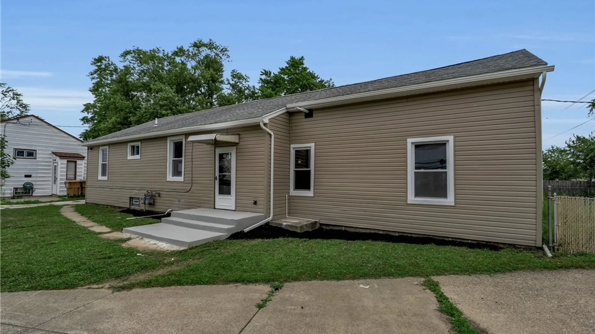 Property at 1 Brookhaven Drive, Cheektowaga, NY 14225 4