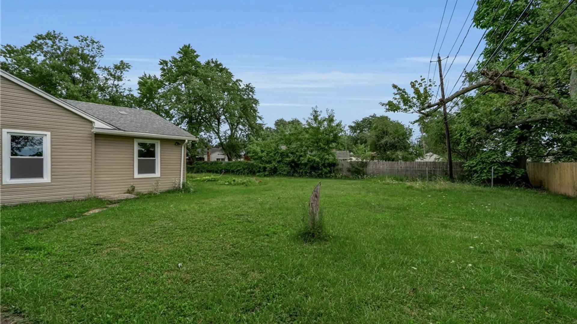 Property at 1 Brookhaven Drive, Cheektowaga, NY 14225 5