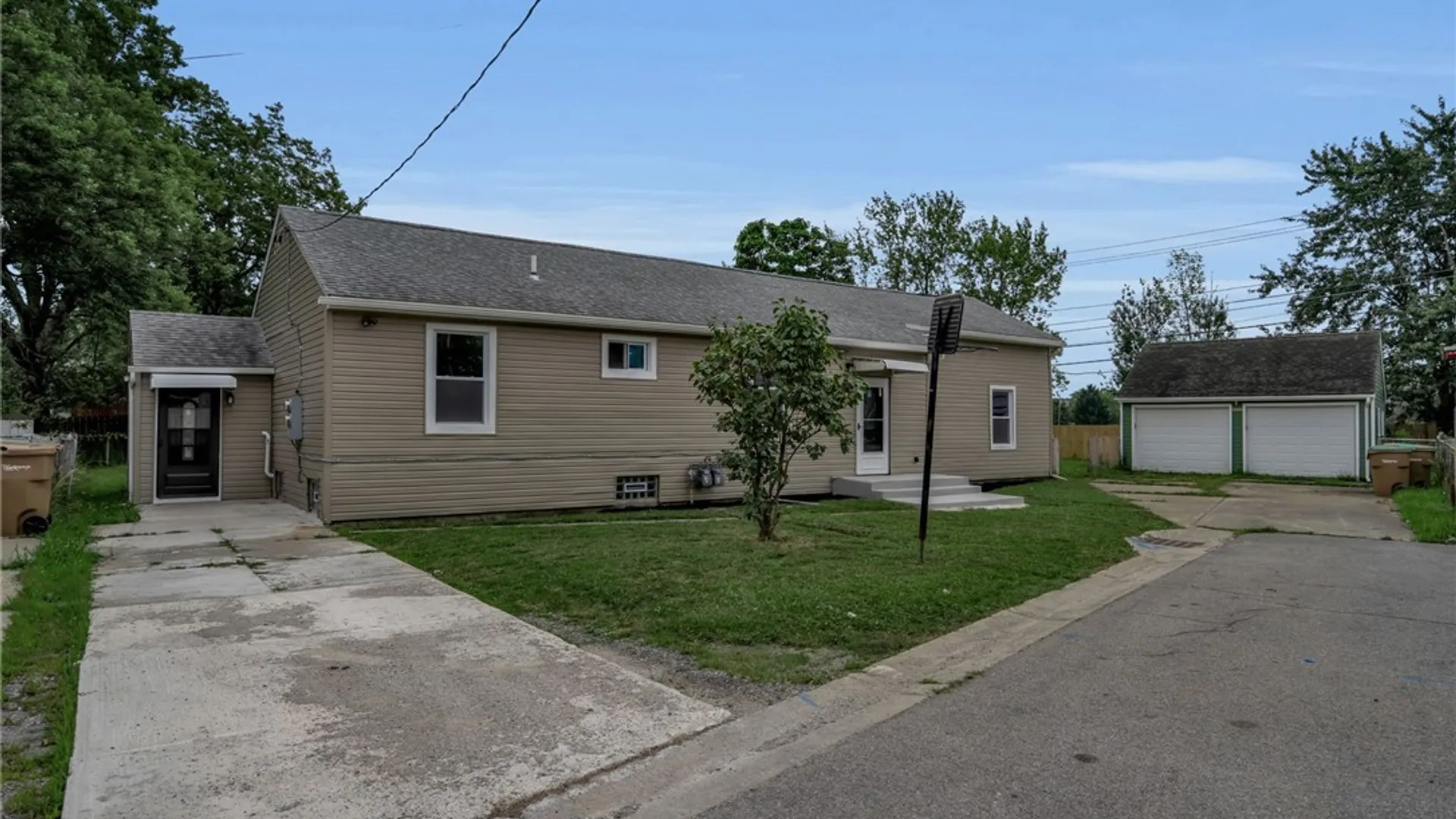 Property at 1 Brookhaven Drive, Cheektowaga, NY 14225 3