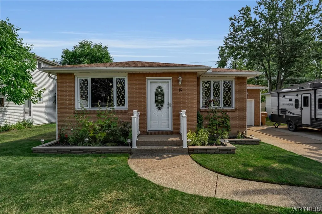 Property at 19 N Transit Hill Drive, Cheektowaga, NY 14043
