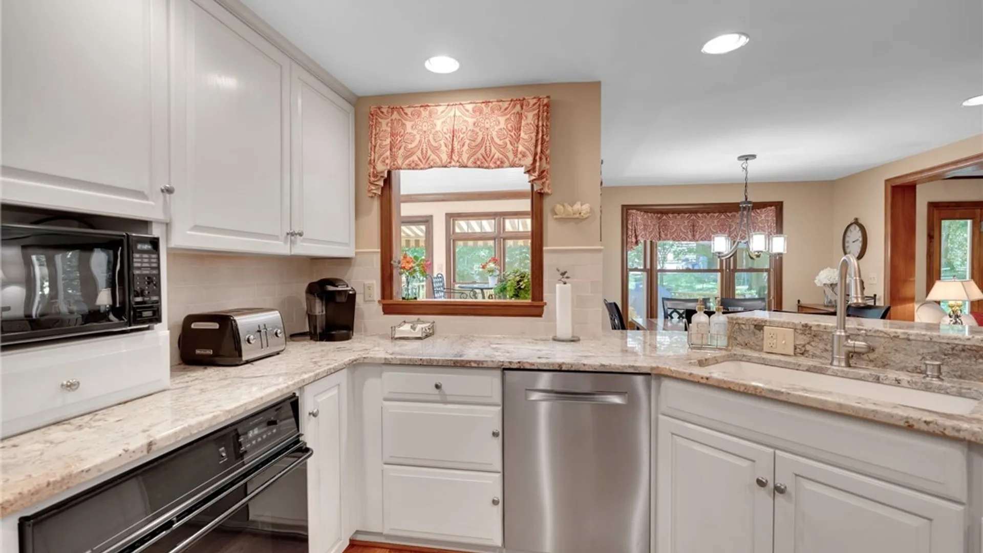 Property at 105 Tanglewood Drive, Orchard Park, NY 14127 6