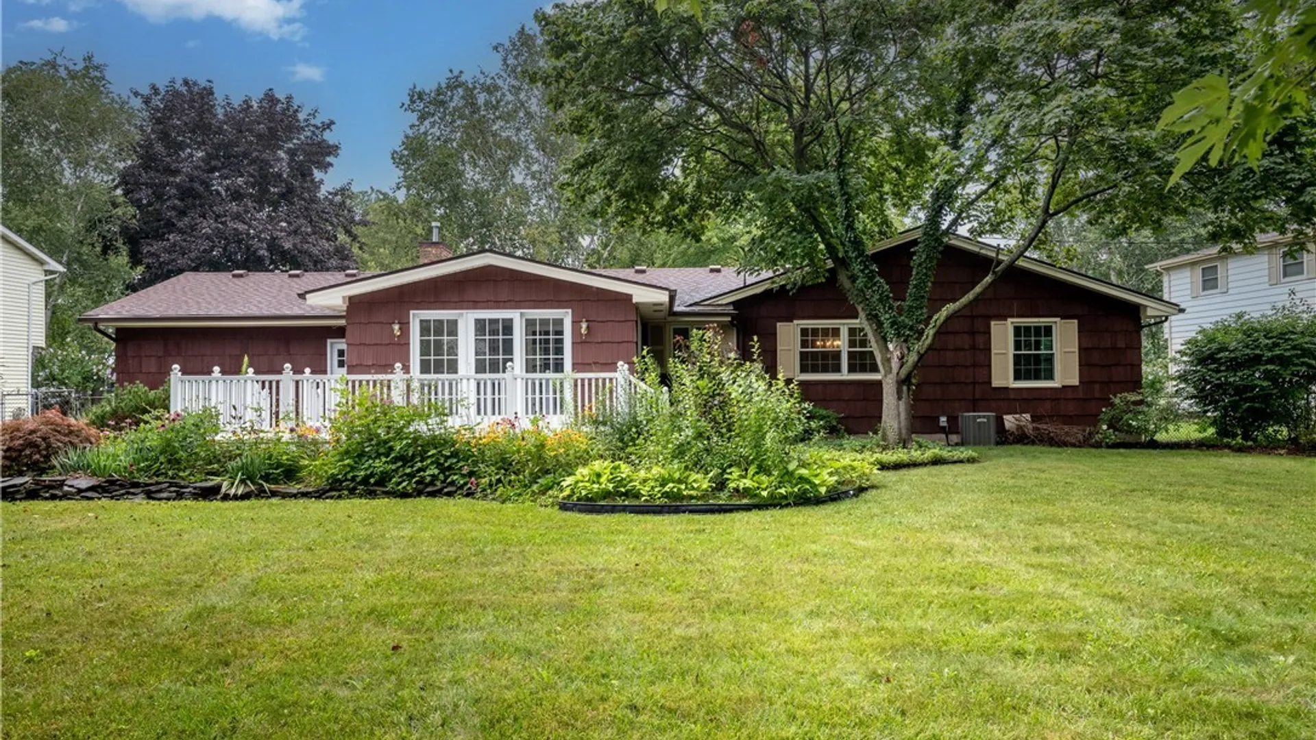 Property at 426 Hawthorne Place, Porter, NY 14174 4