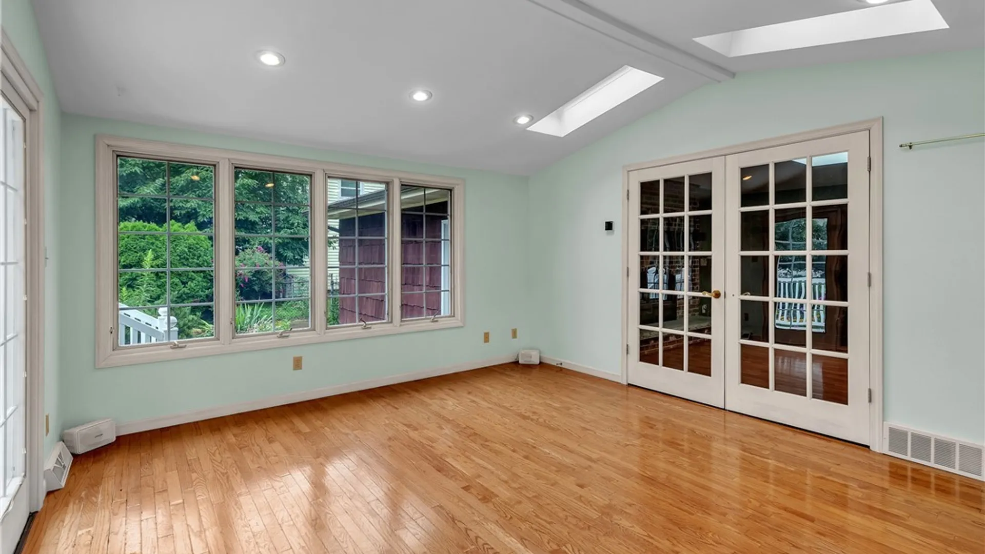 Property at 426 Hawthorne Place, Porter, NY 14174 32