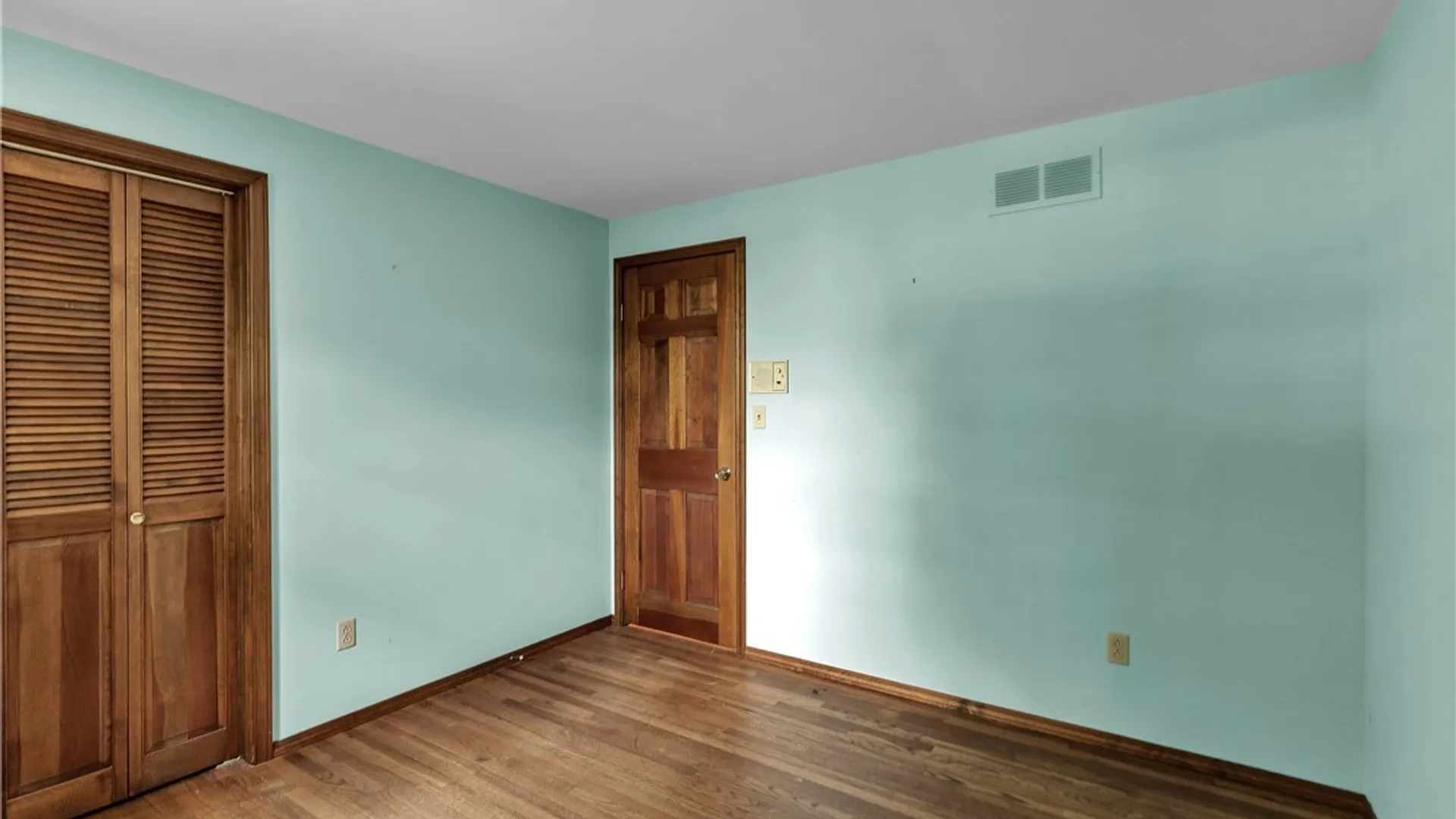 Property at 426 Hawthorne Place, Porter, NY 14174 36