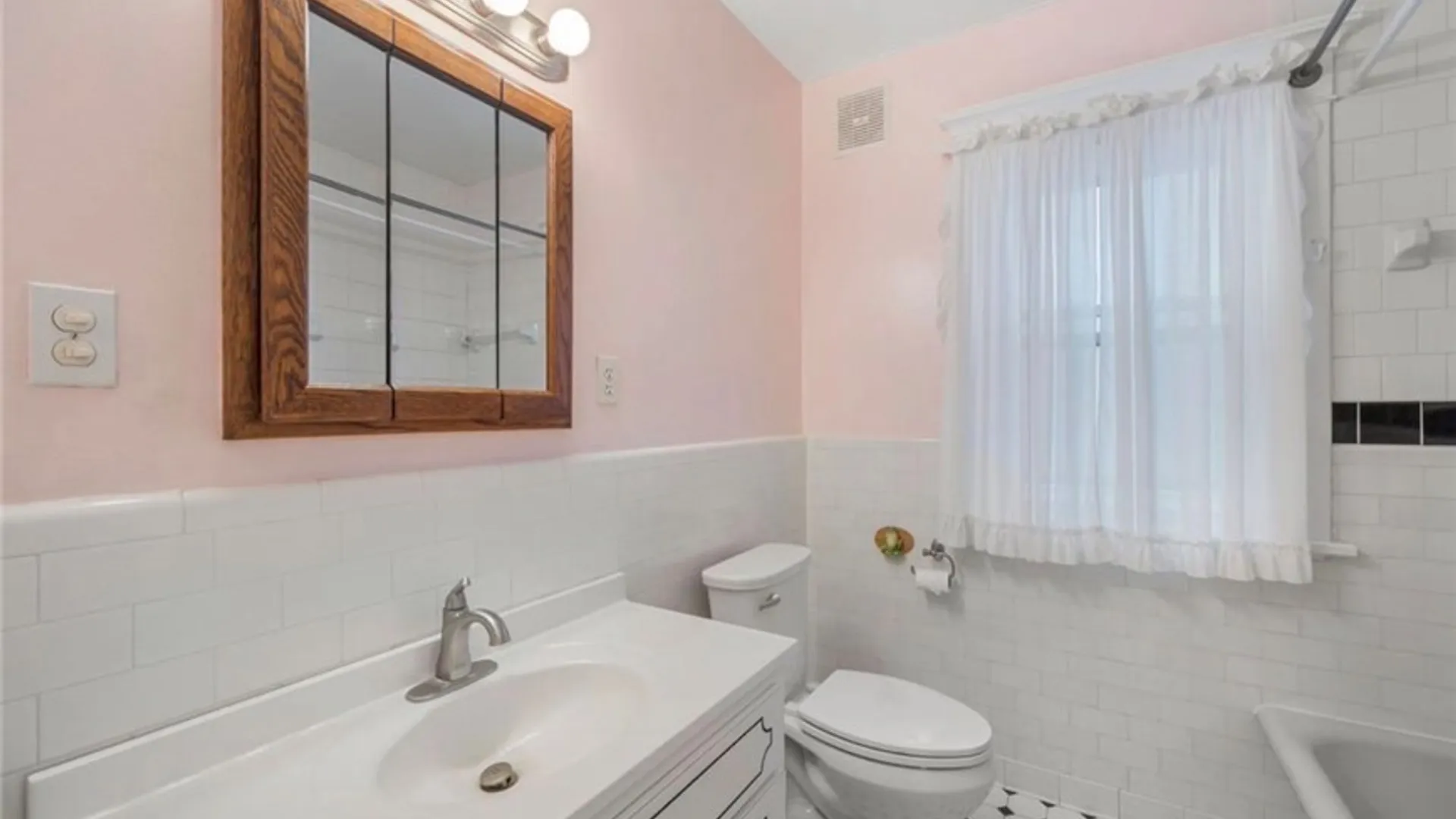 Property at 122 Stratford Road, Buffalo, NY 14216 6