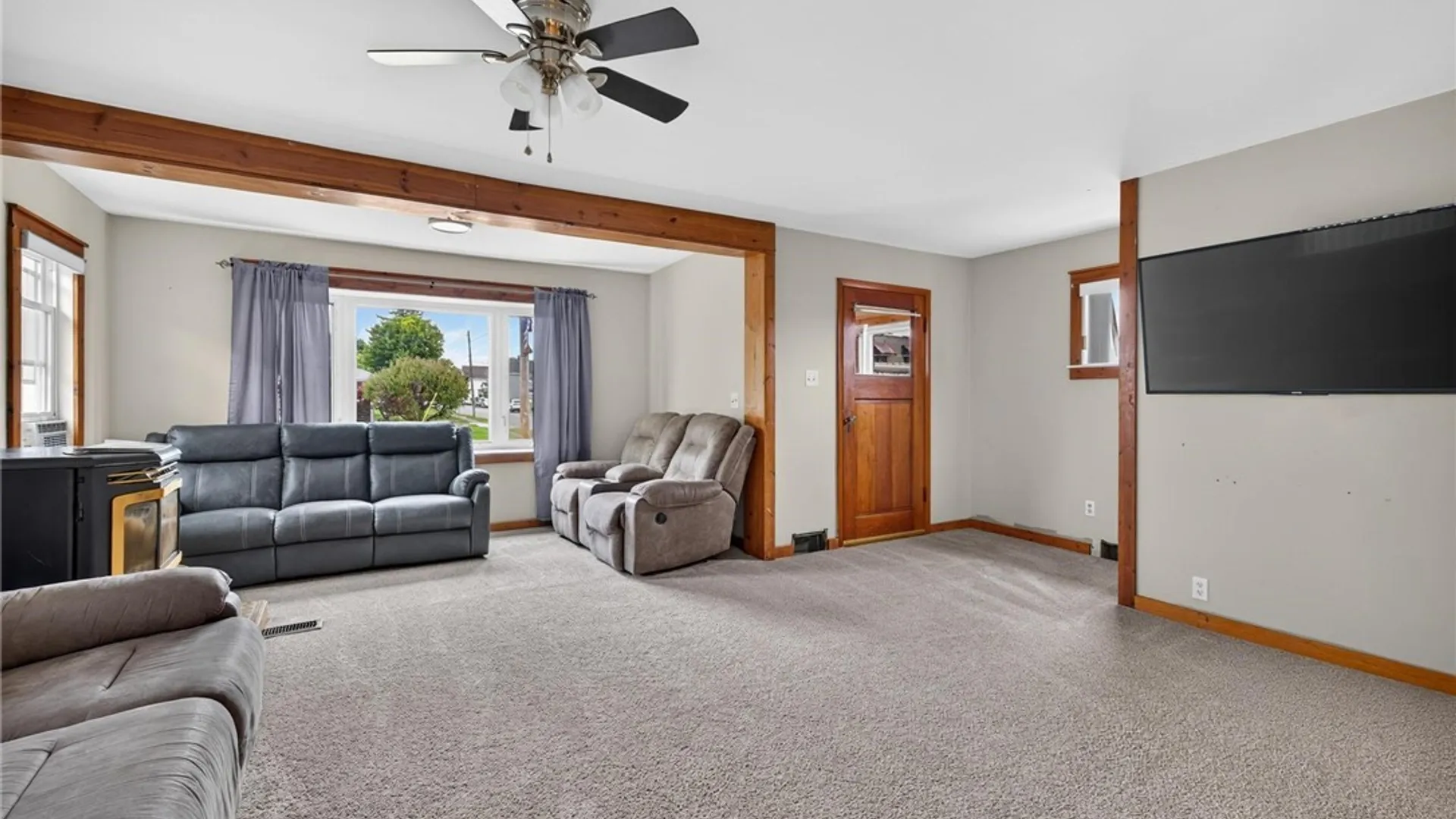 Property at 483 Reiman Street, Cheektowaga, NY 14212 14