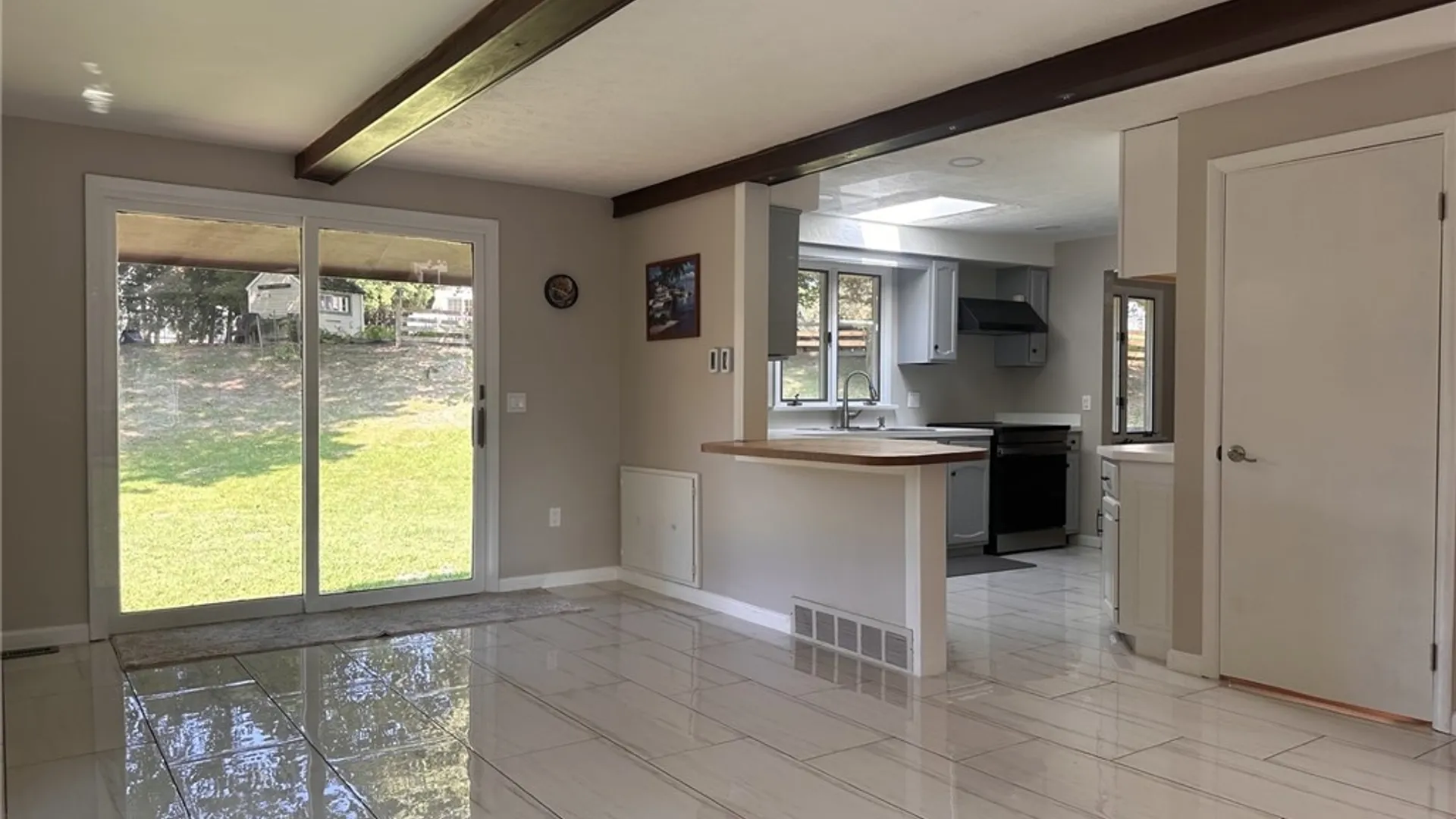 Property at 155 Kindlewood Lane, Irondequoit, NY 14617 6