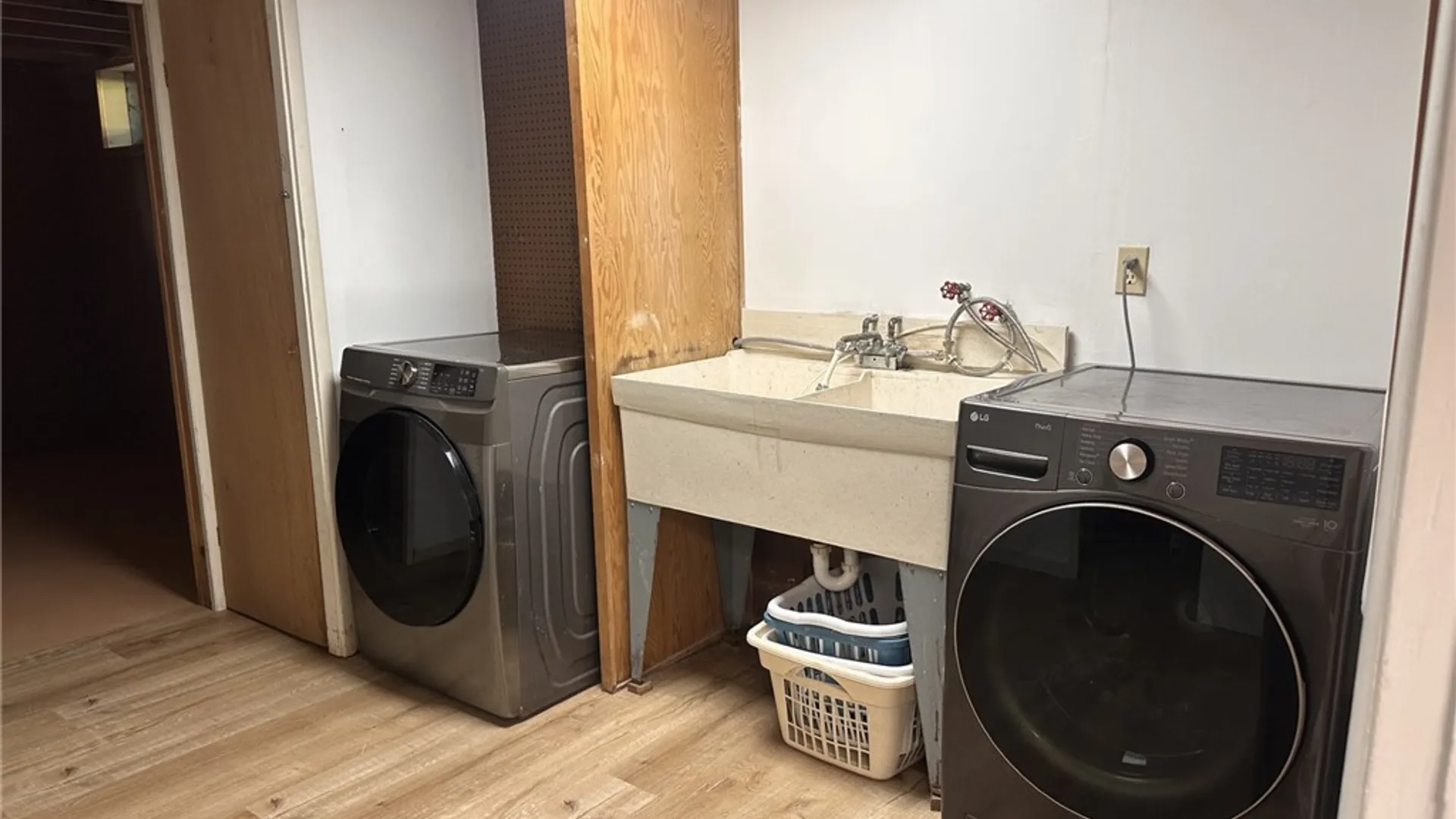 Property at 155 Kindlewood Lane, Irondequoit, NY 14617 26