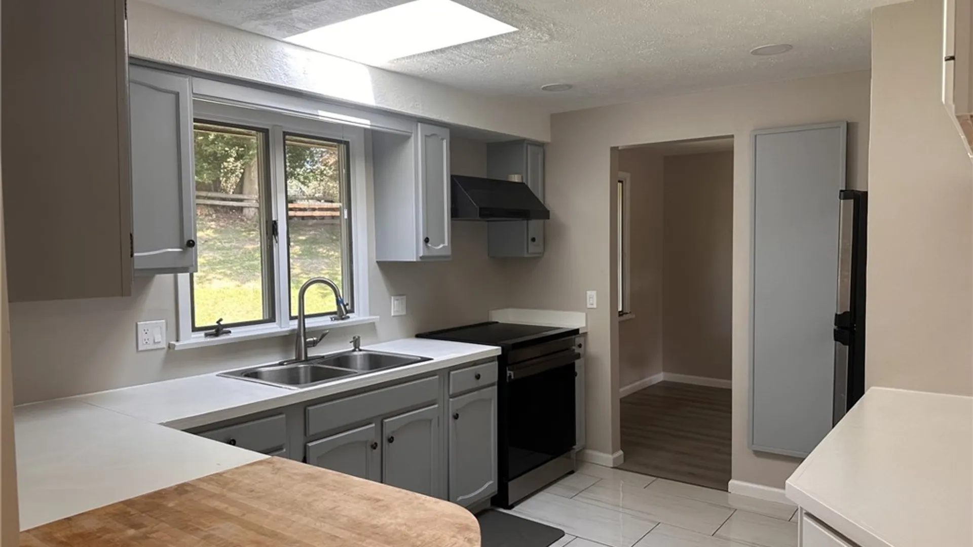 Property at 155 Kindlewood Lane, Irondequoit, NY 14617 4