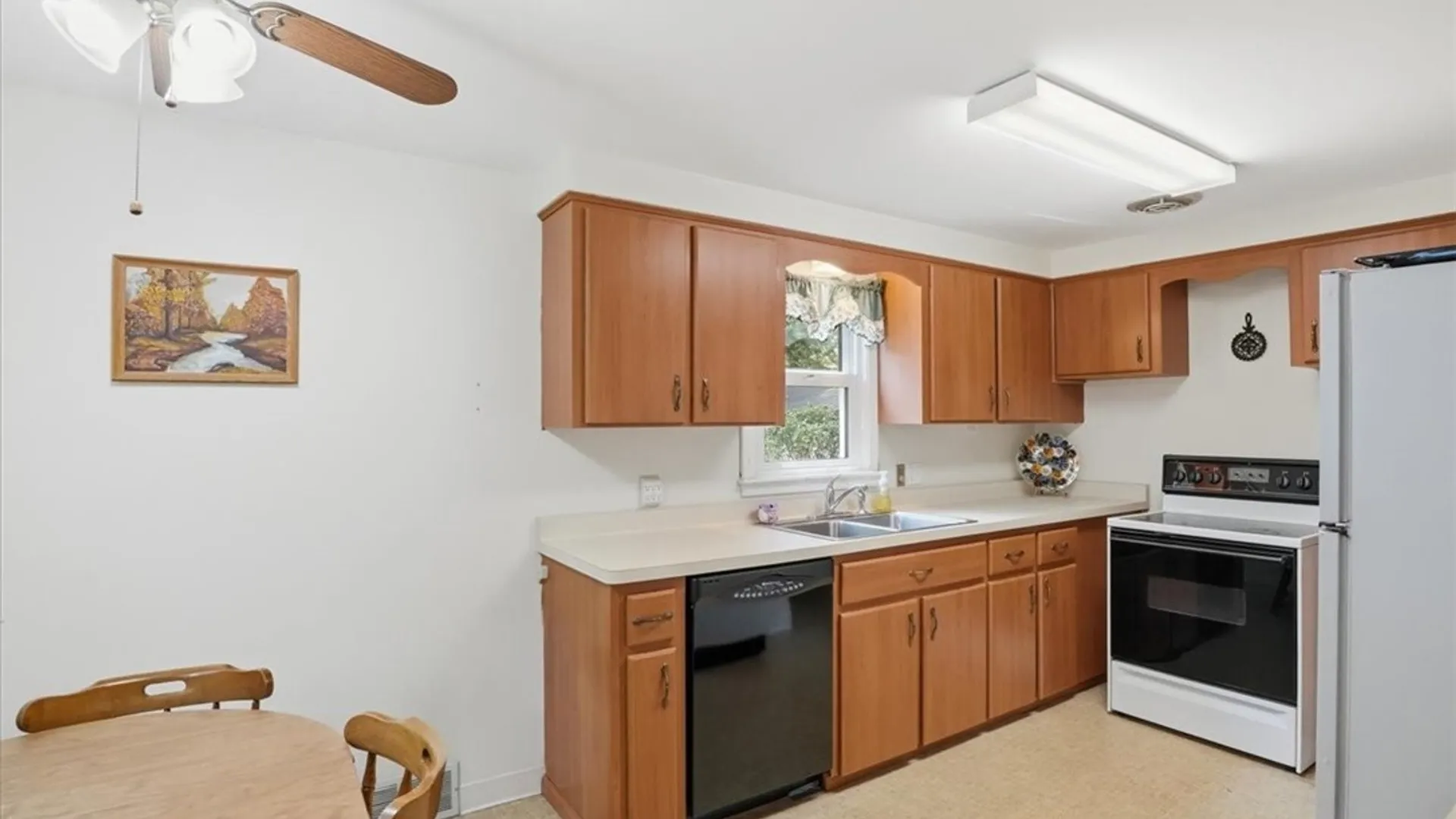 Property at 139 Euclid Avenue, Hamburg, NY 14075 8