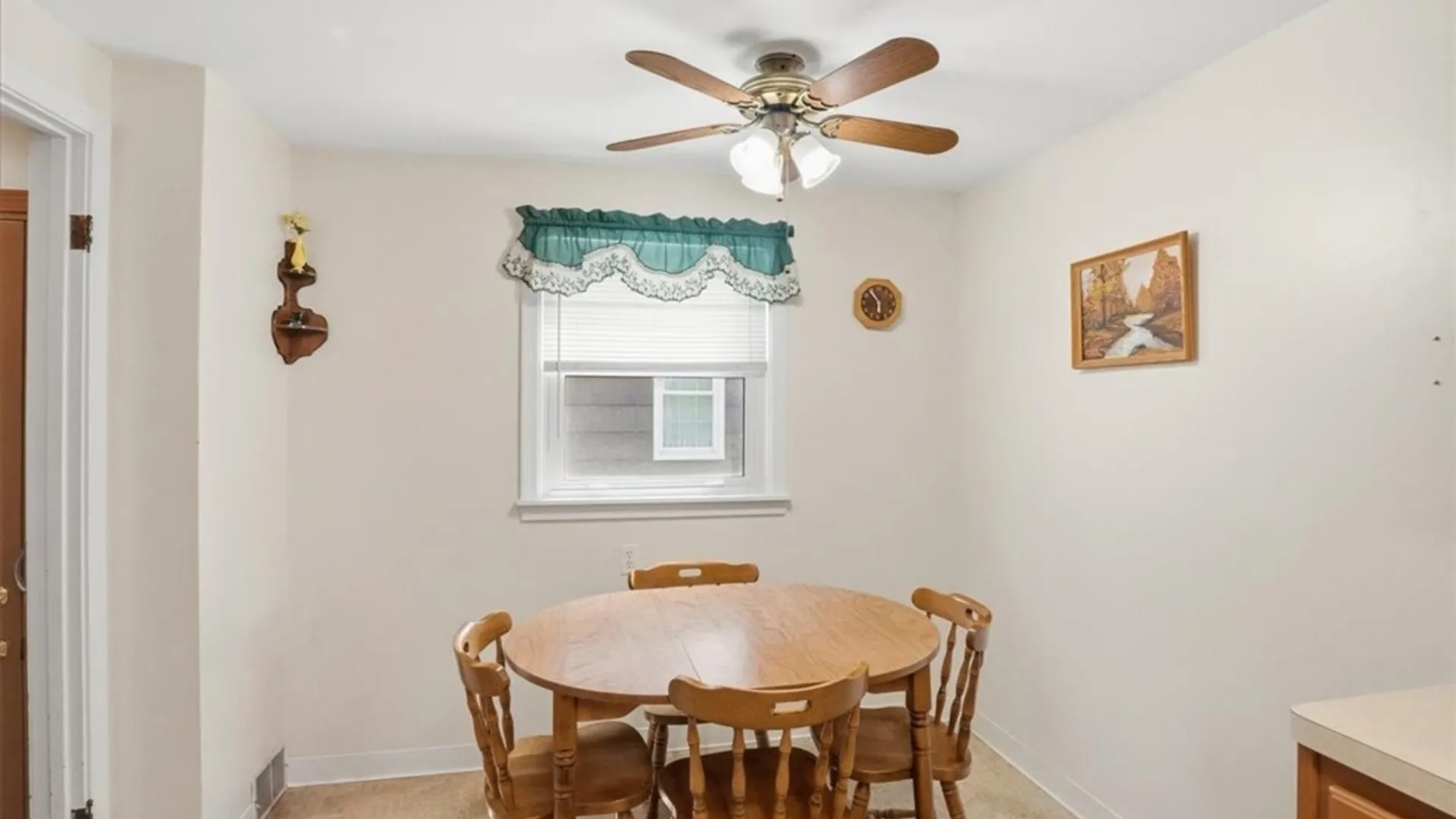 Property at 139 Euclid Avenue, Hamburg, NY 14075 11