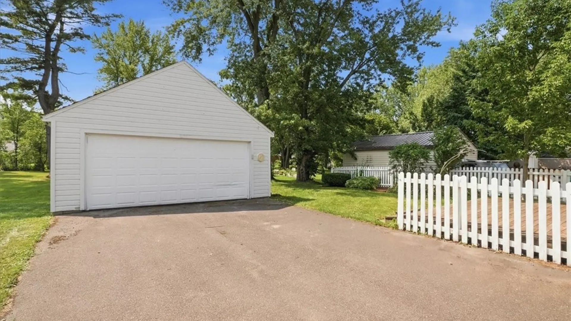 Property at 139 Euclid Avenue, Hamburg, NY 14075 30