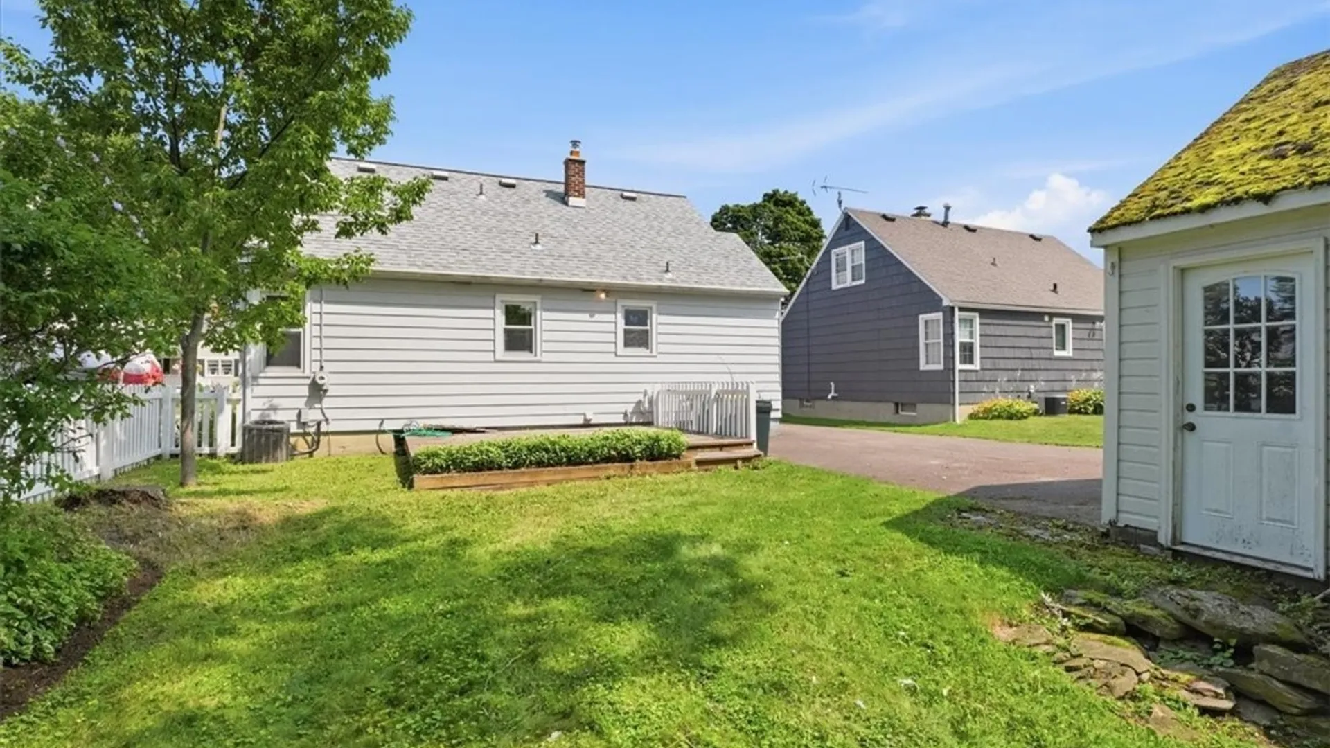 Property at 139 Euclid Avenue, Hamburg, NY 14075 34