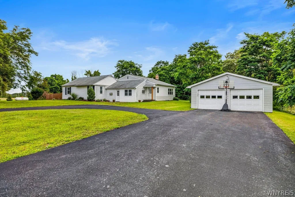 Property at 5871 Dewhirst Road, Royalton, NY 14067