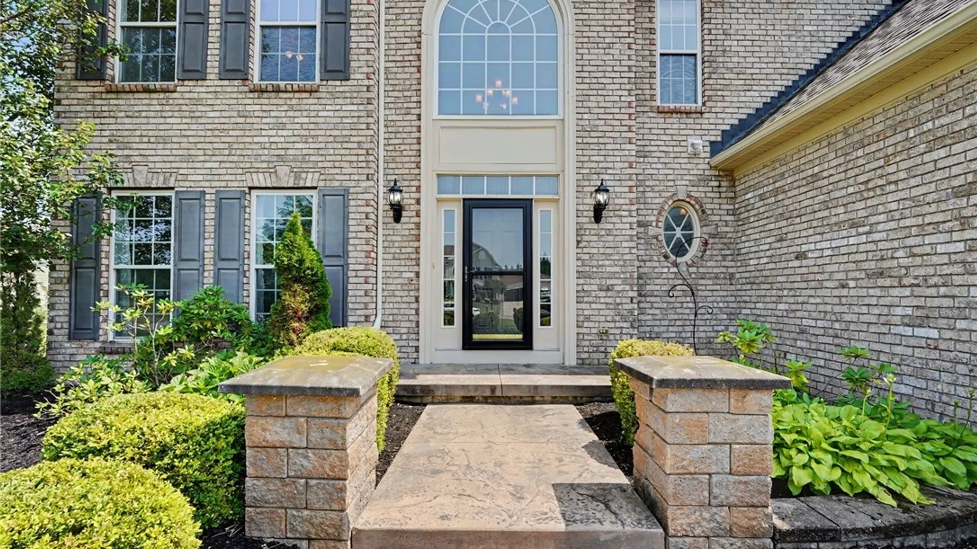 Property at 52 Graystone Lane, Orchard Park, NY 14127 5