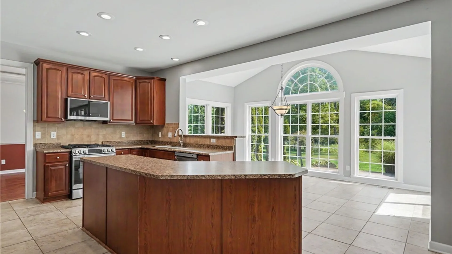 Property at 52 Graystone Lane, Orchard Park, NY 14127 12