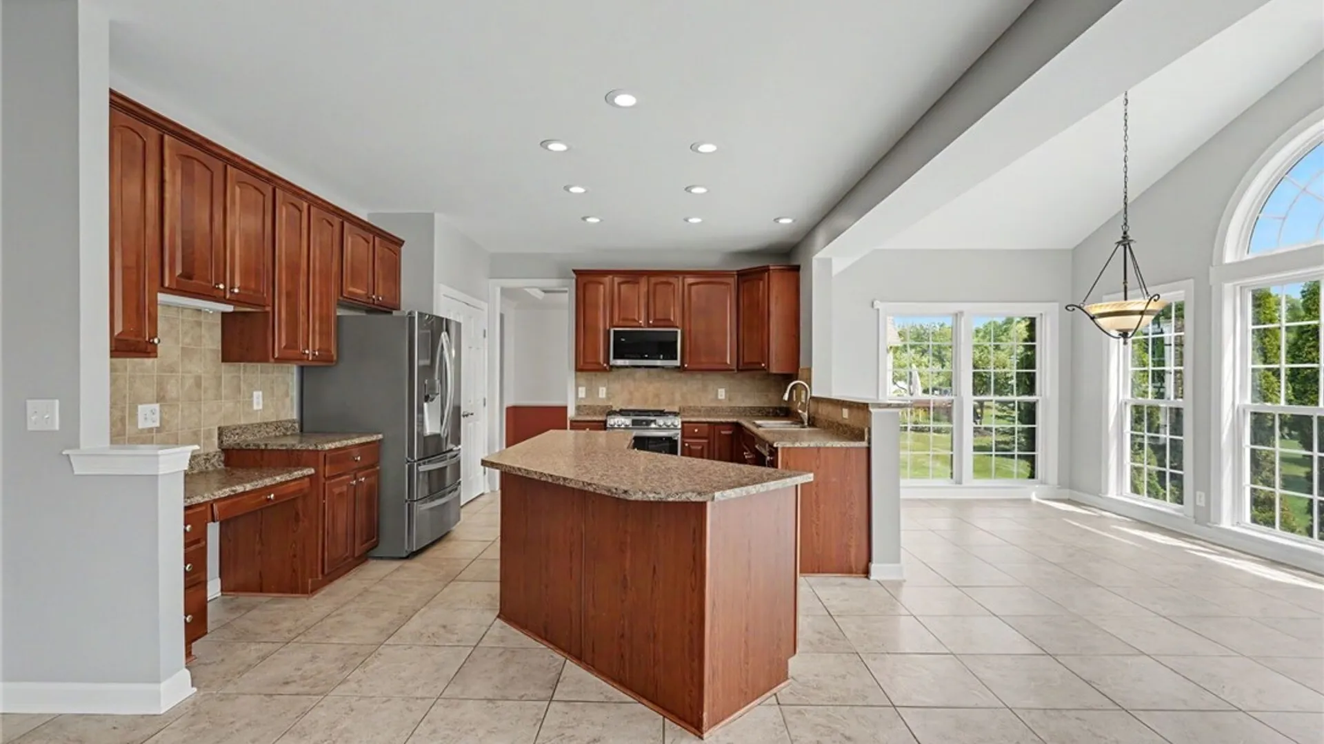 Property at 52 Graystone Lane, Orchard Park, NY 14127 10