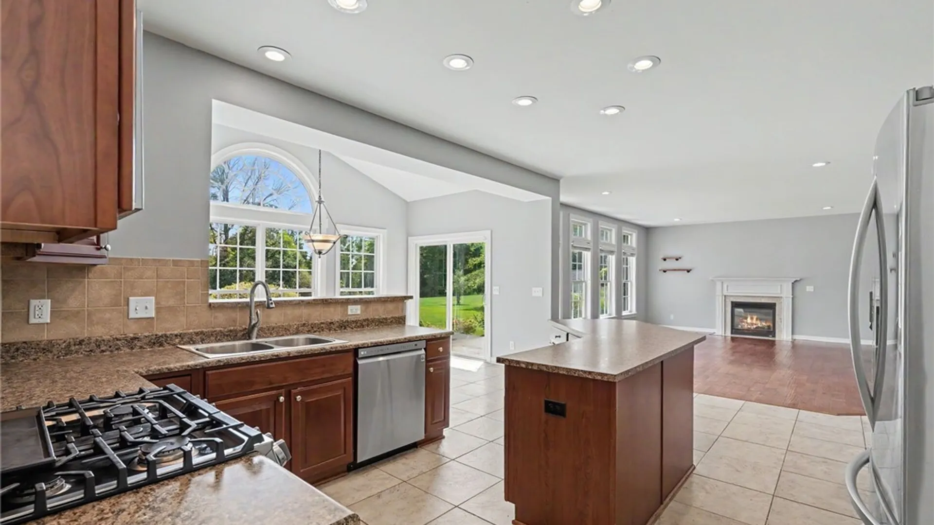 Property at 52 Graystone Lane, Orchard Park, NY 14127 14