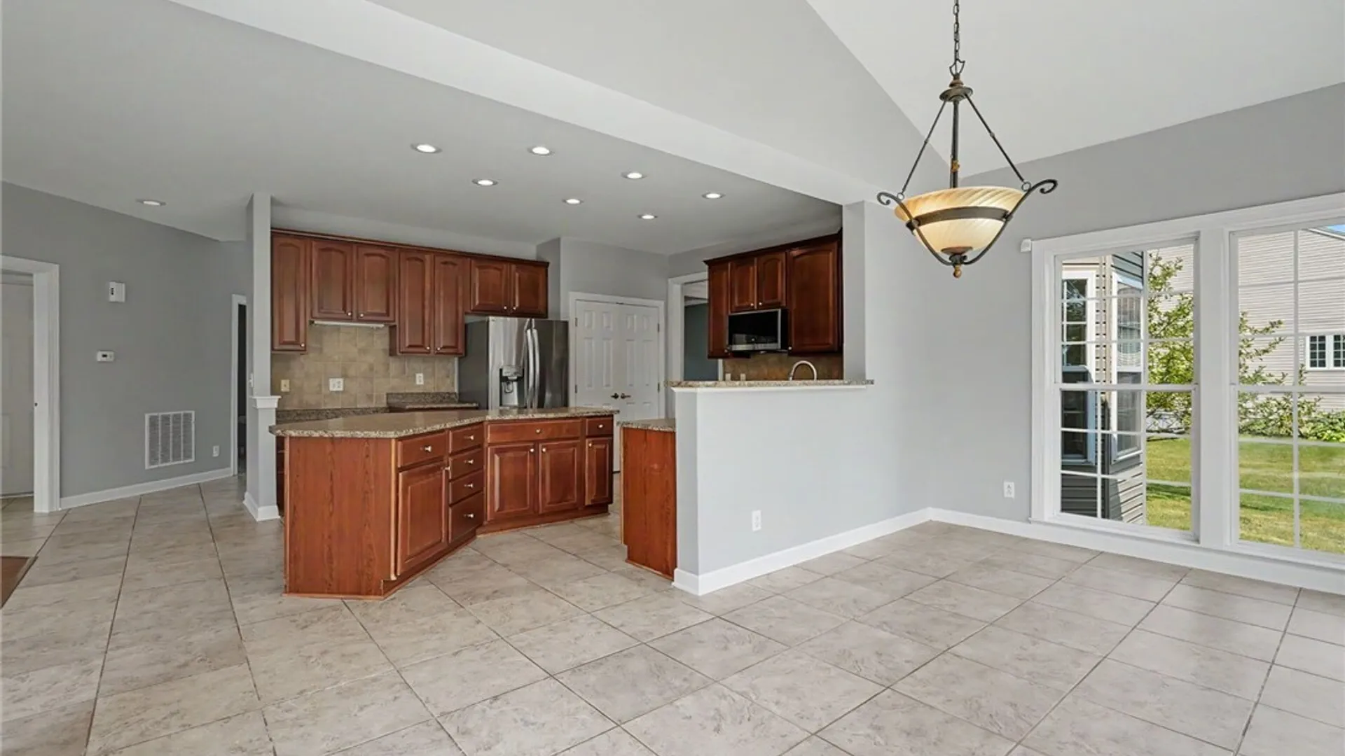 Property at 52 Graystone Lane, Orchard Park, NY 14127 15