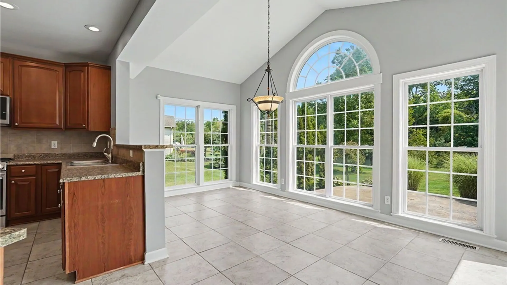 Property at 52 Graystone Lane, Orchard Park, NY 14127 16