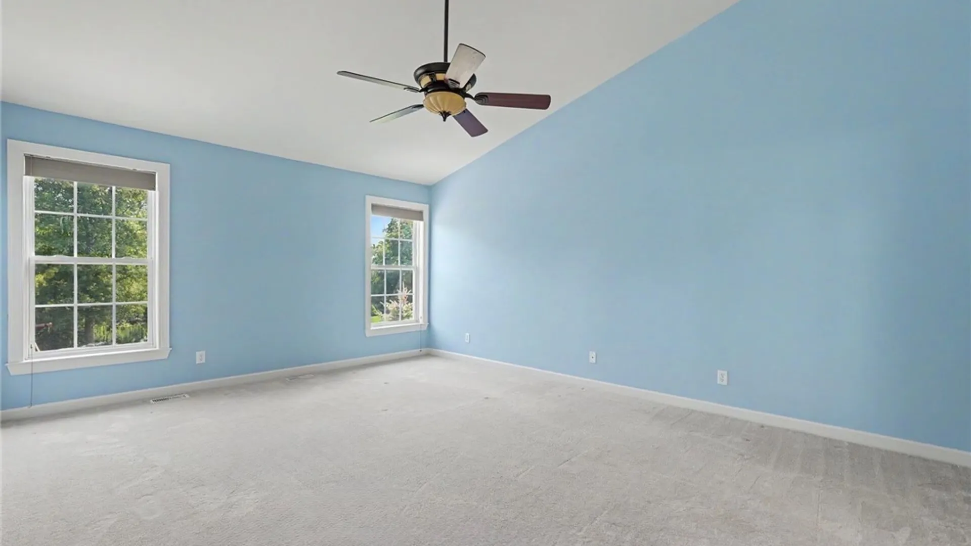 Property at 52 Graystone Lane, Orchard Park, NY 14127 25