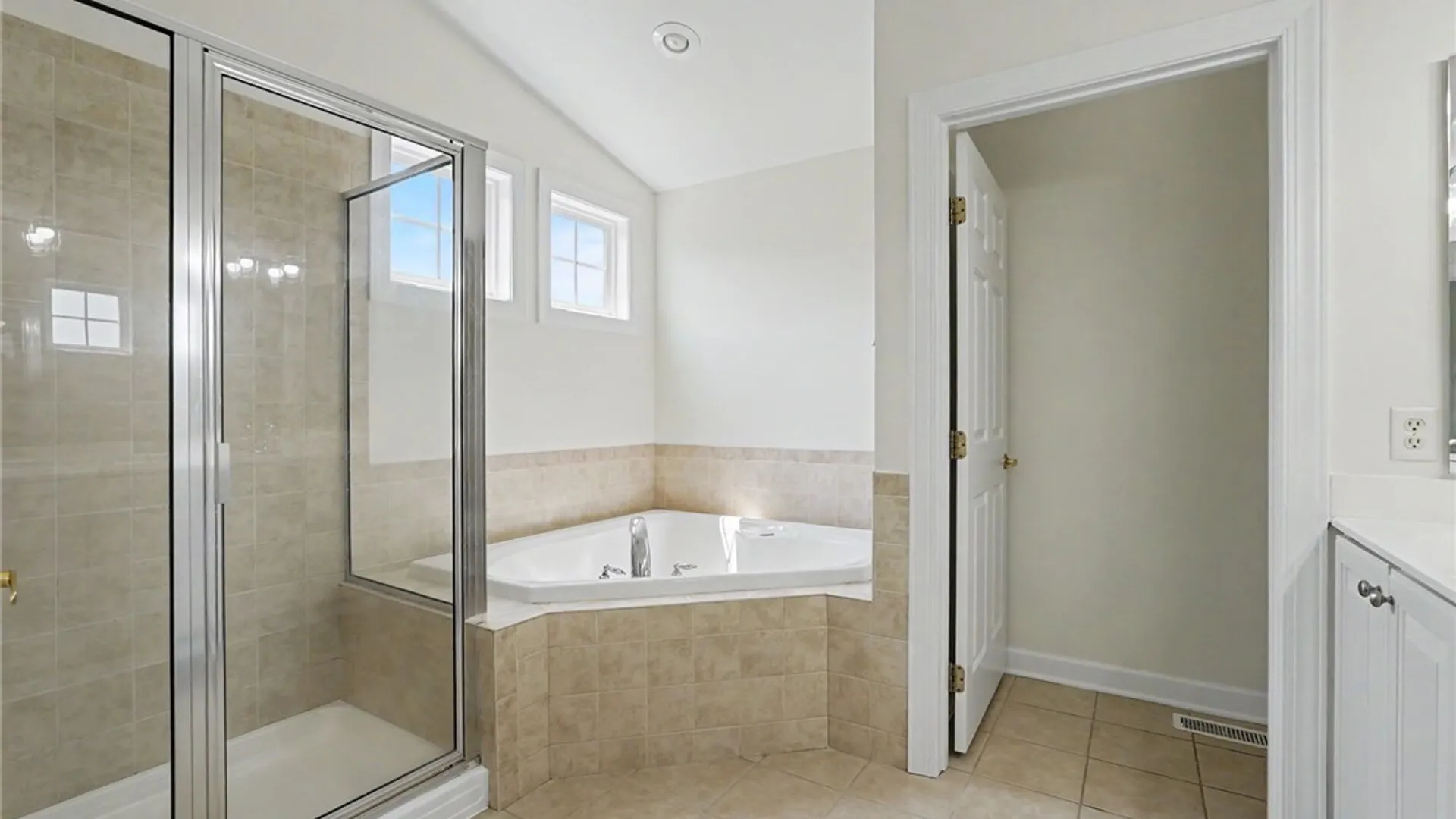Property at 52 Graystone Lane, Orchard Park, NY 14127 42