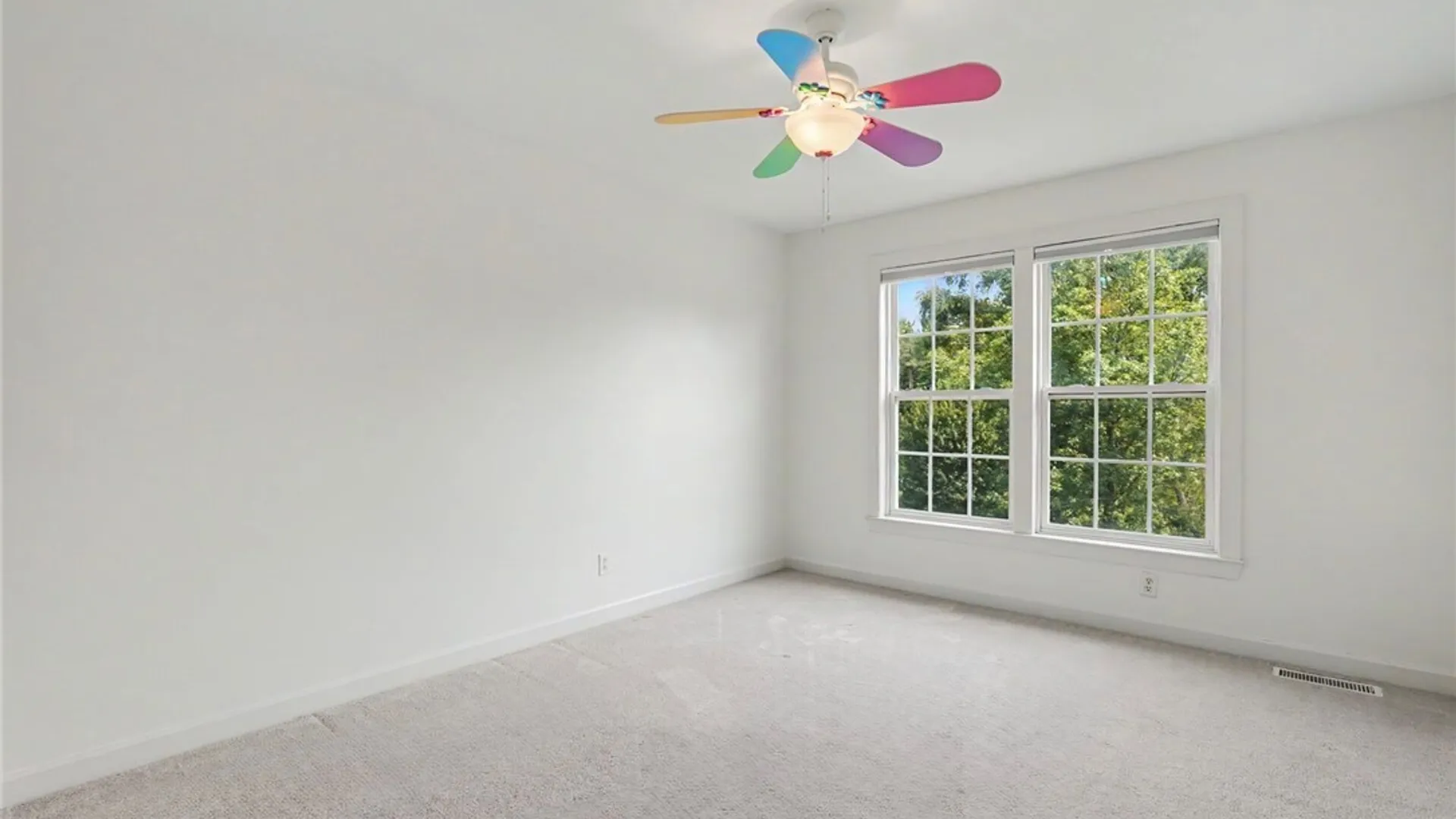 Property at 52 Graystone Lane, Orchard Park, NY 14127 32