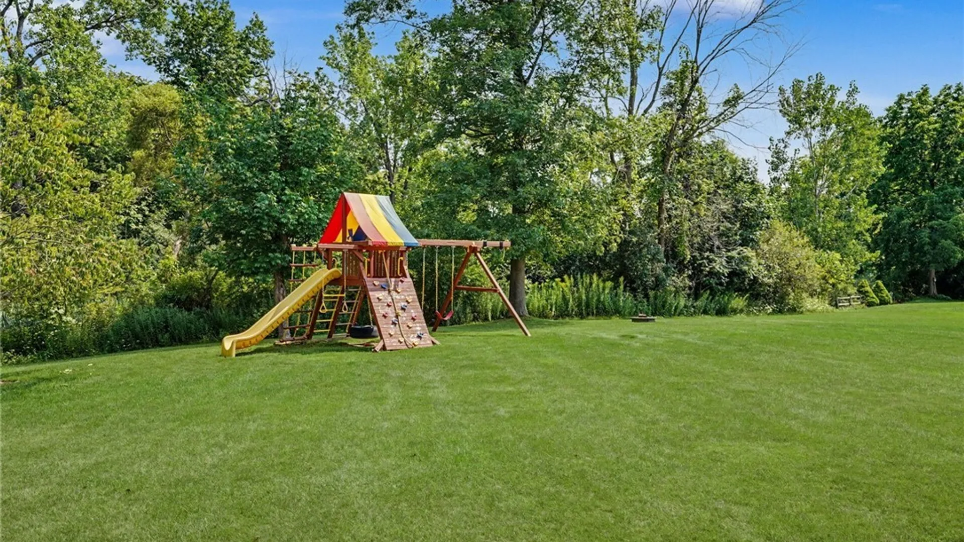 Property at 52 Graystone Lane, Orchard Park, NY 14127 43