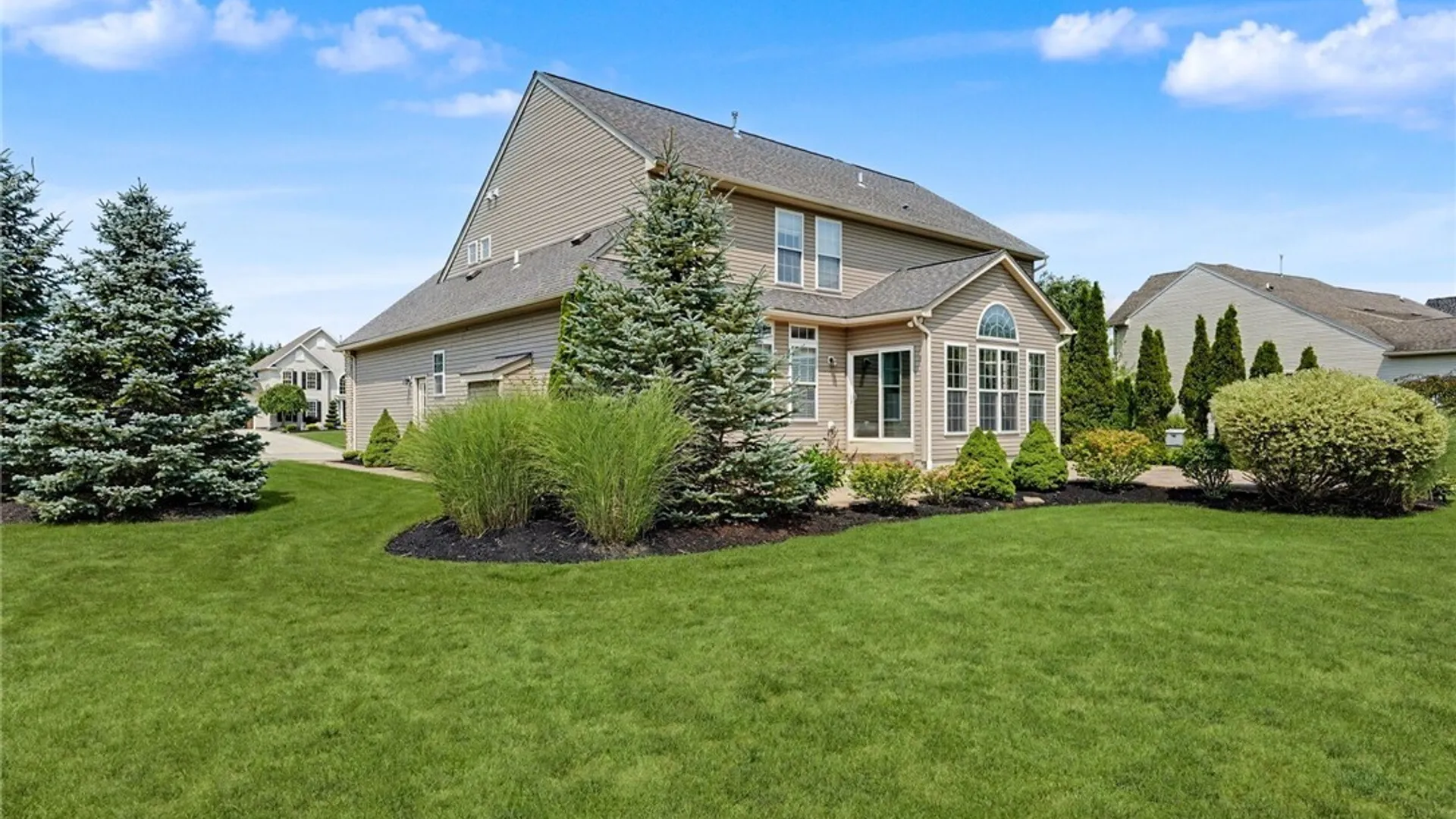 Property at 52 Graystone Lane, Orchard Park, NY 14127 45