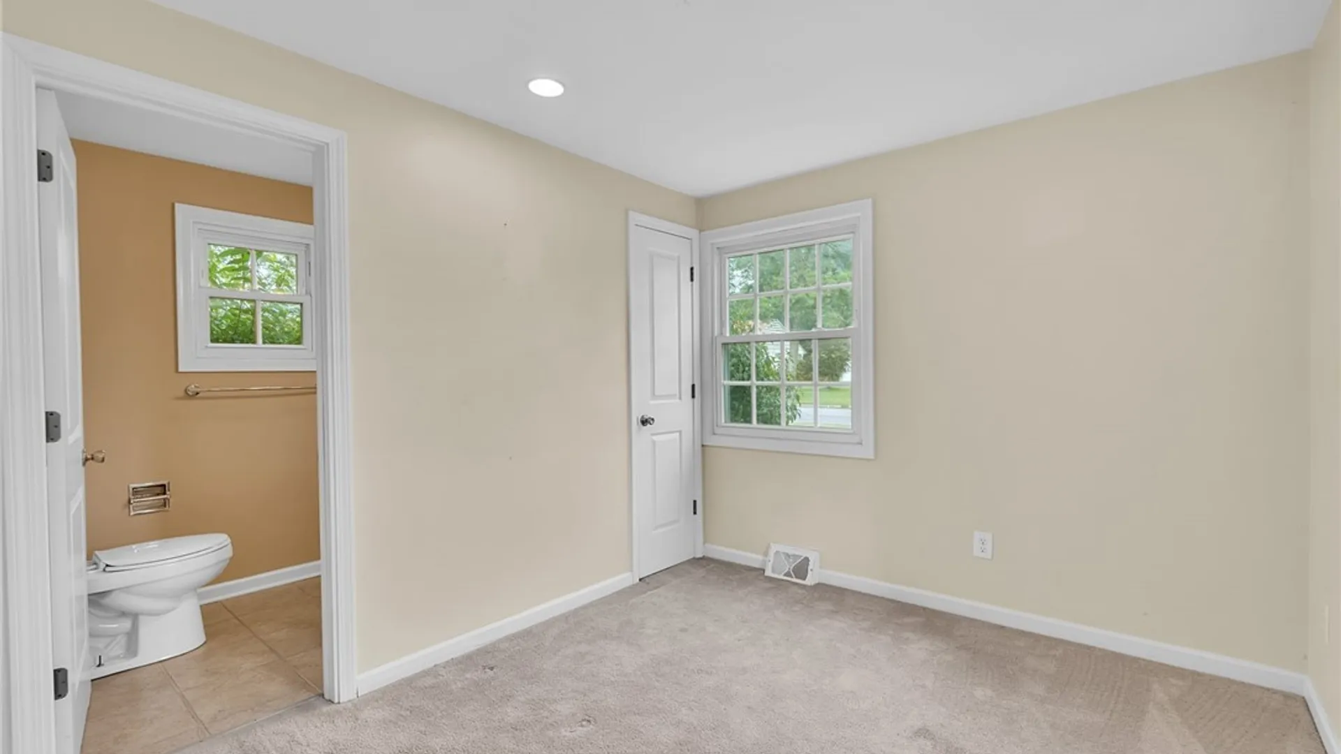Property at 660 N Forest Road, Amherst, NY 14221 32