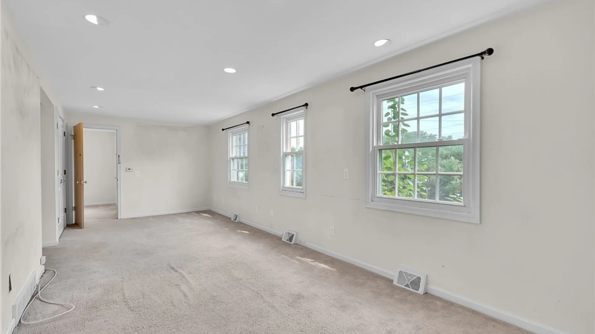 Property at 660 N Forest Road, Amherst, NY 14221 35