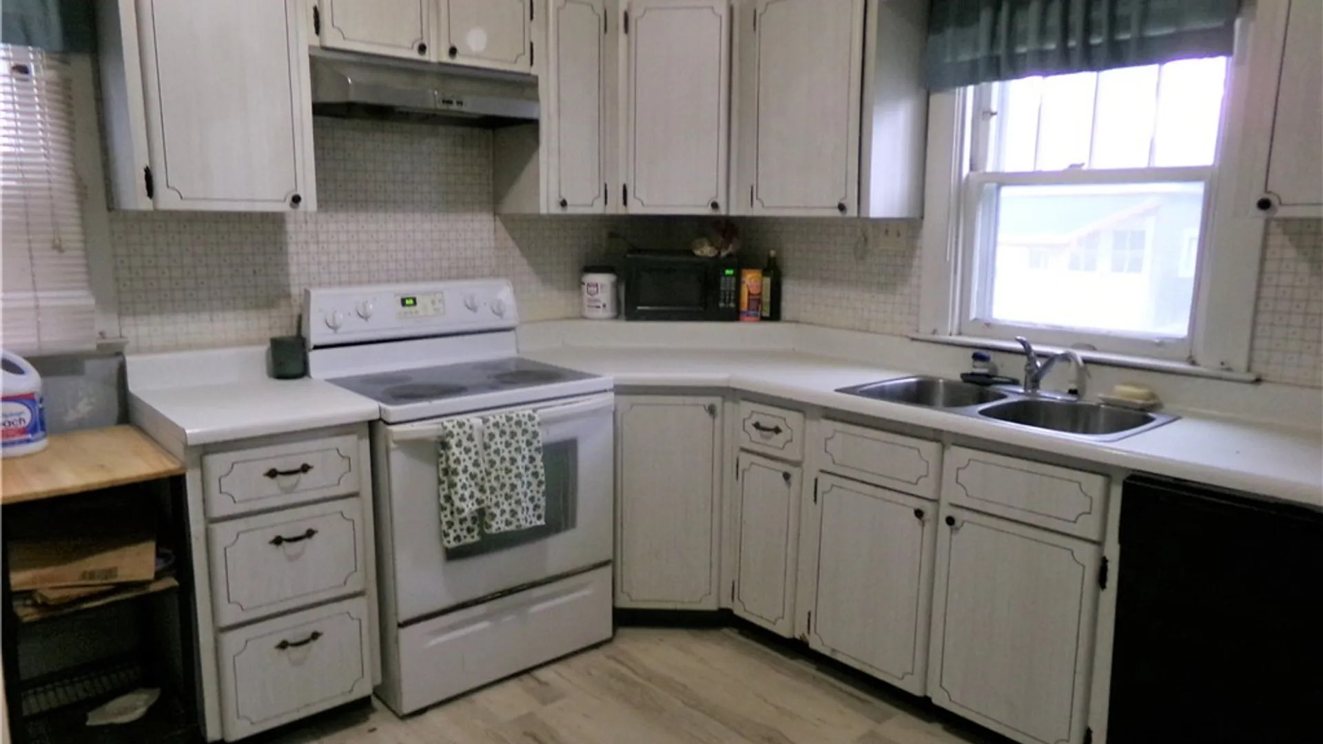 Property at 4017 Deveaux Street, Niagara Falls, NY 14305 7