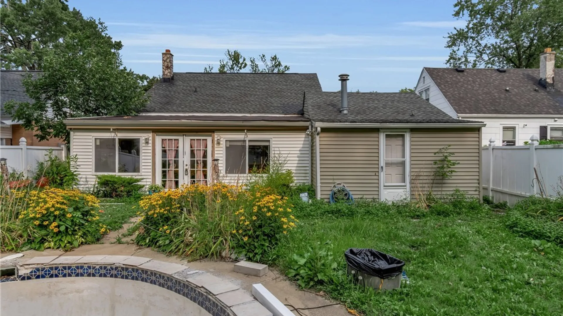 Property at 16 Woodridge Avenue, Cheektowaga, NY 14225 5
