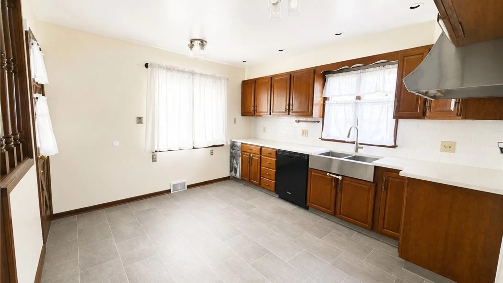 Property at 103 Maryon Drive, West Seneca, NY 14220 5