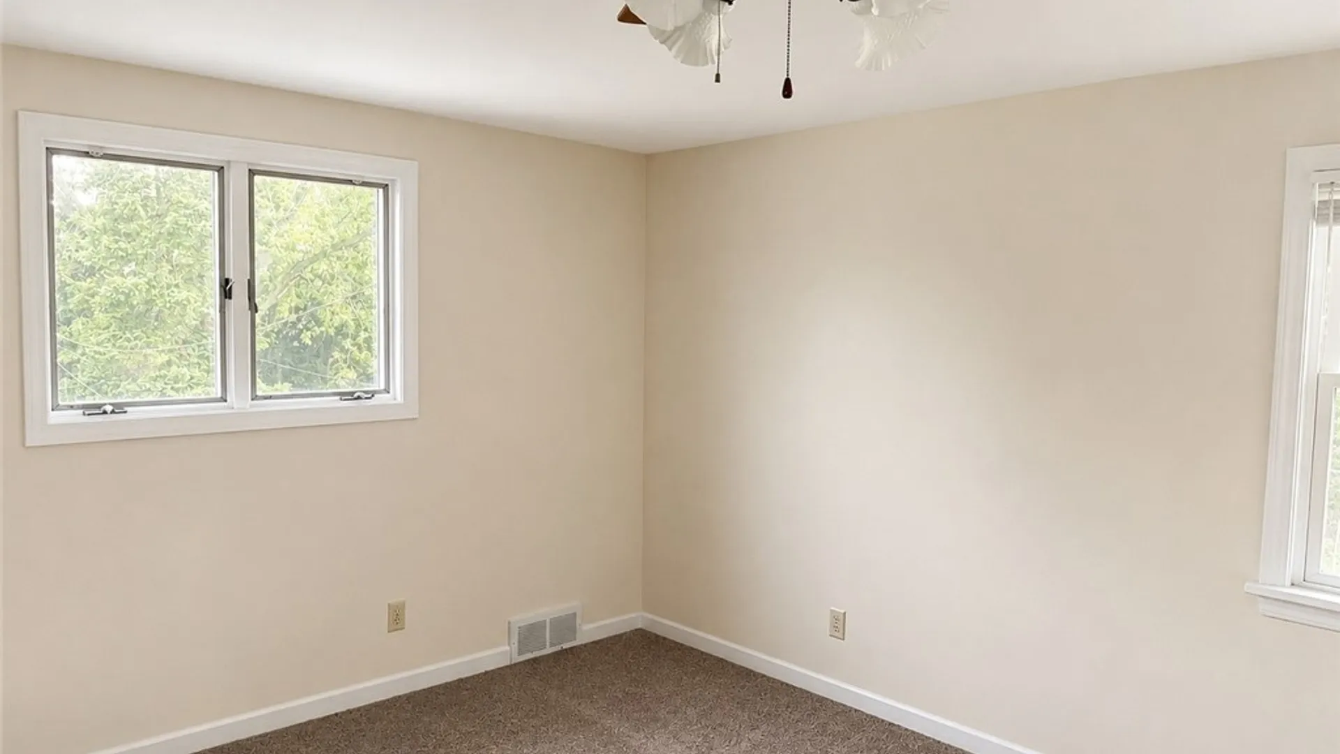 Property at 103 Maryon Drive, West Seneca, NY 14220 14