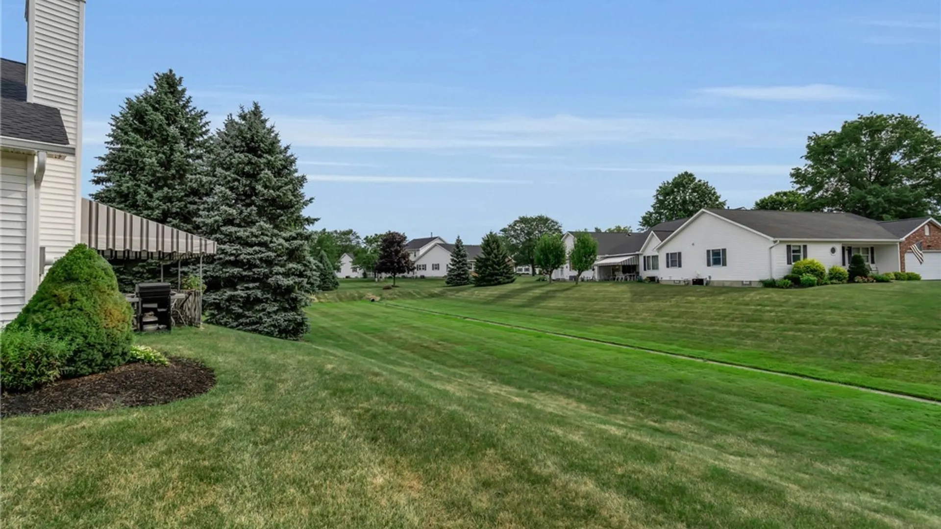 Property at 6025 Quaker Hollow Crescent, Orchard Park, NY 14127 5