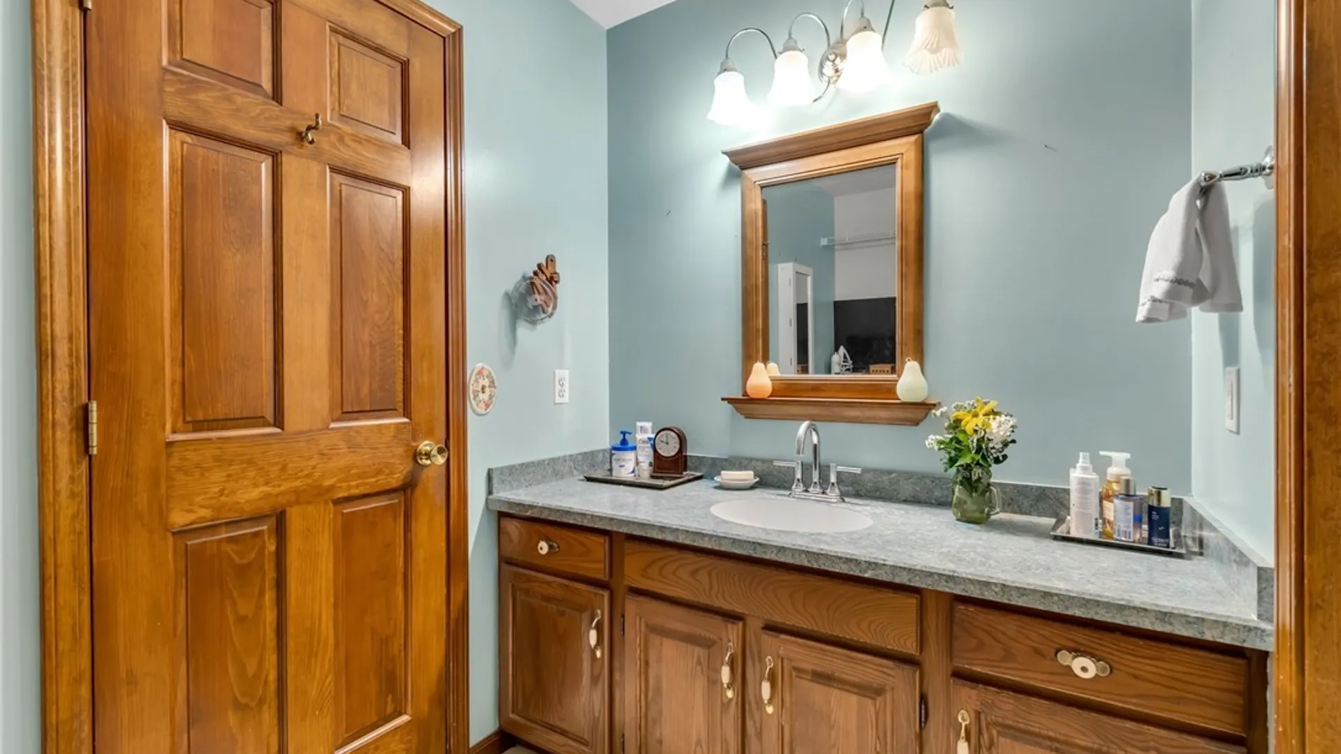Property at 6025 Quaker Hollow Crescent, Orchard Park, NY 14127 39