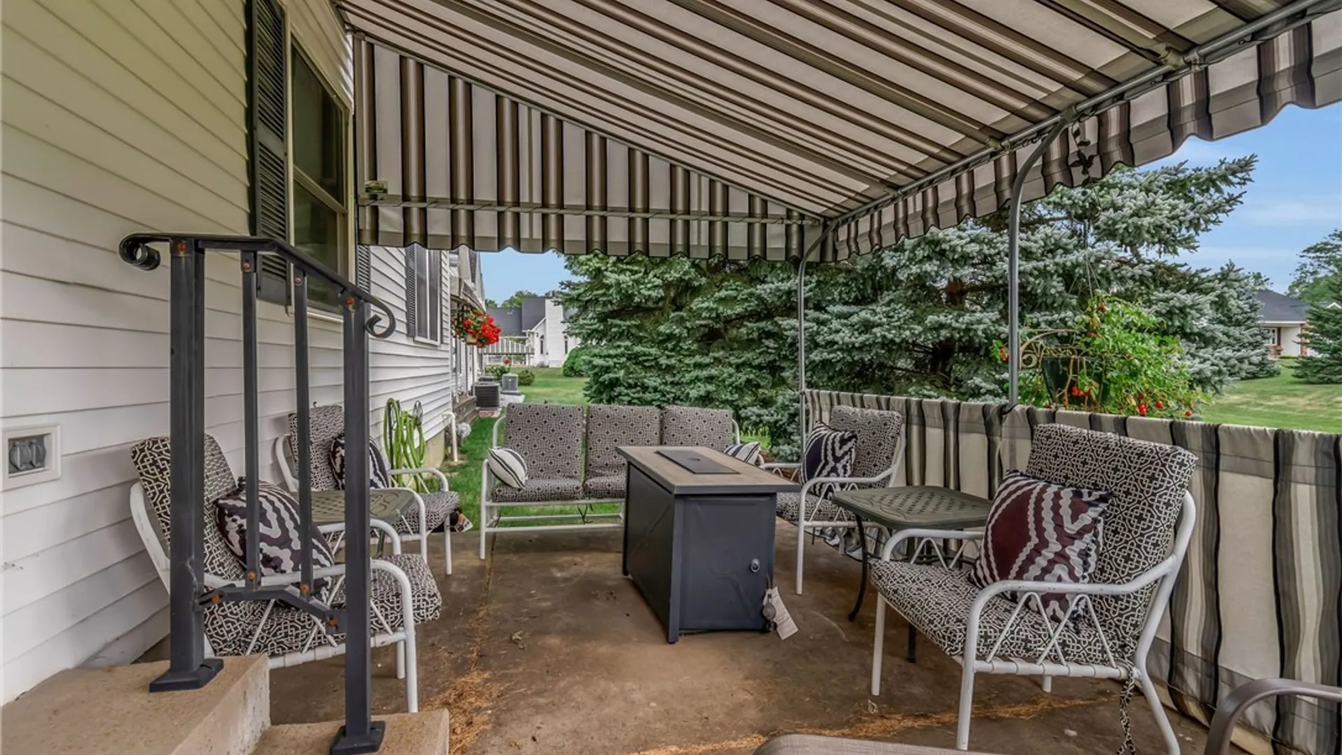 Property at 6025 Quaker Hollow Crescent, Orchard Park, NY 14127 44