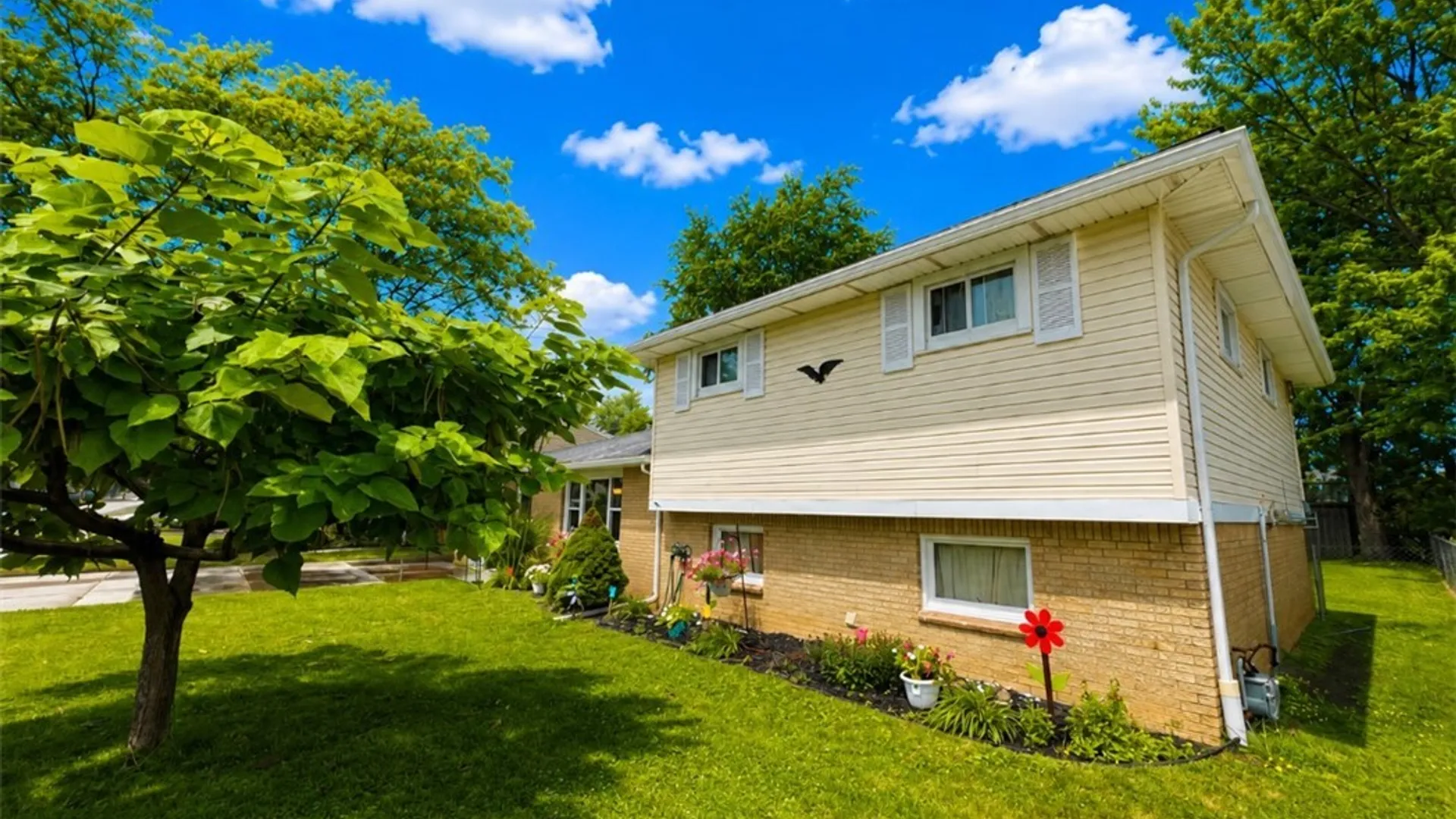 Property at 53 Fieldcrest Court, West Seneca, NY 14224 3