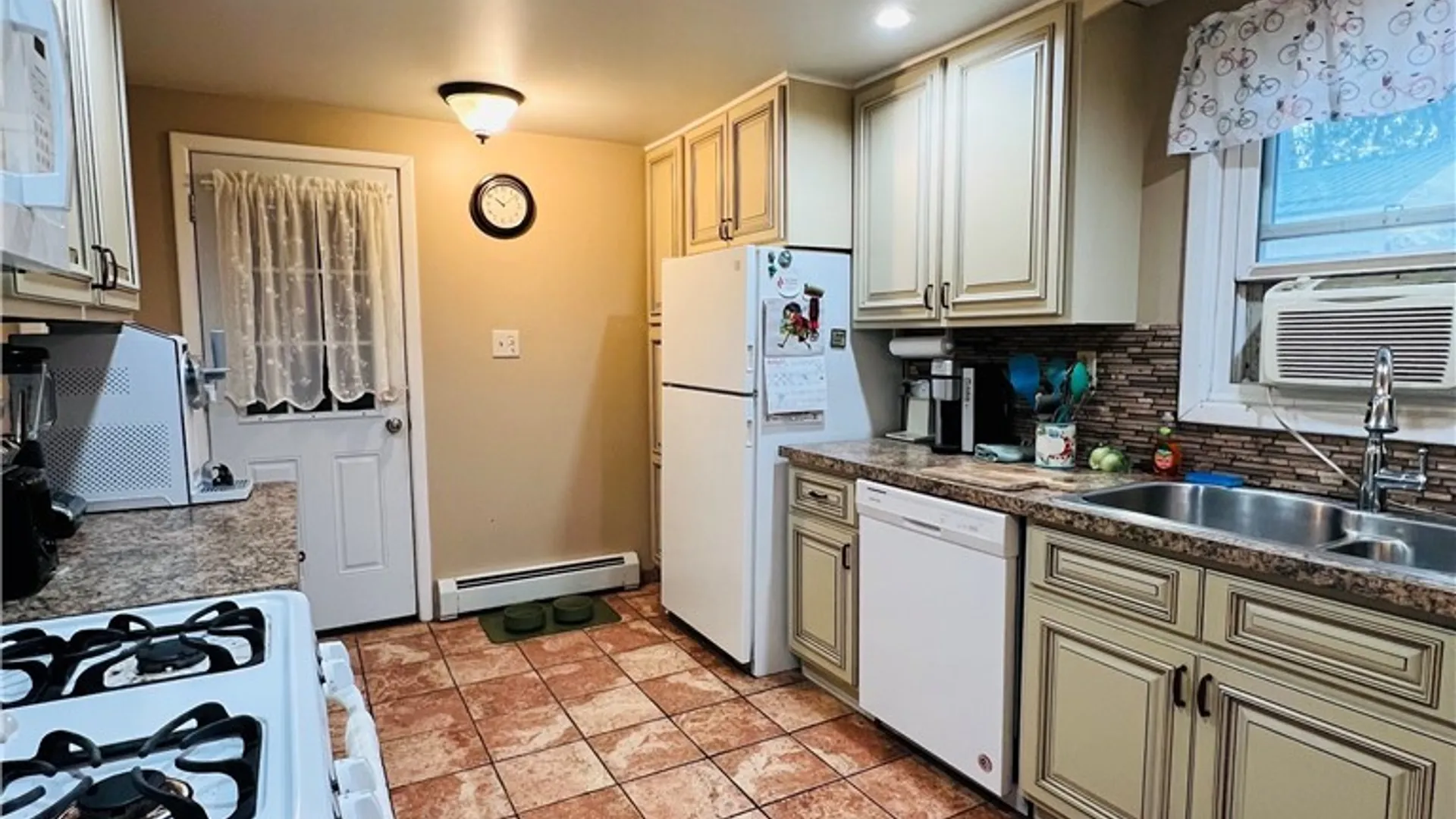 Property at 53 Fieldcrest Court, West Seneca, NY 14224 9