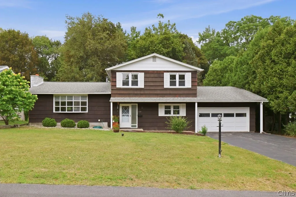Property at 115 Saybrook Lane, DeWitt, NY 13214