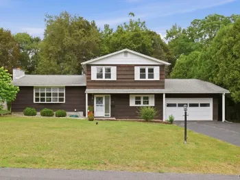 Property at 115 Saybrook Lane, DeWitt, NY 13214