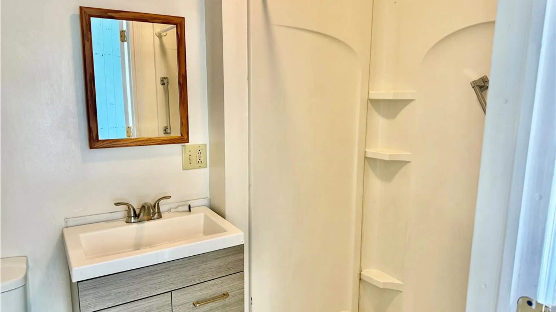 Property at 29 Dellinger Avenue, Batavia City, NY 14020 6