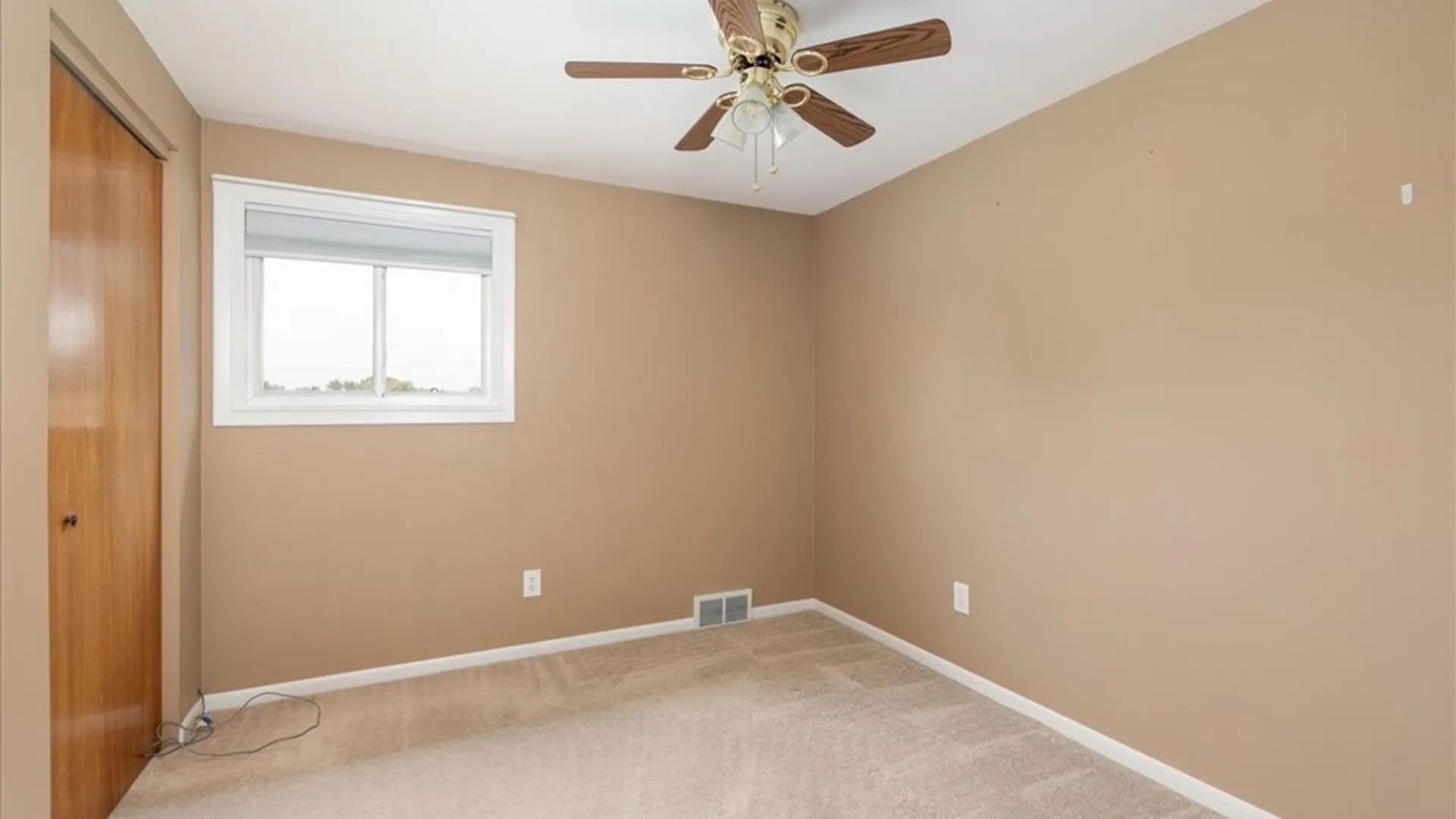 Property at 38 Mary Lou Lane, Cheektowaga, NY 14043 21