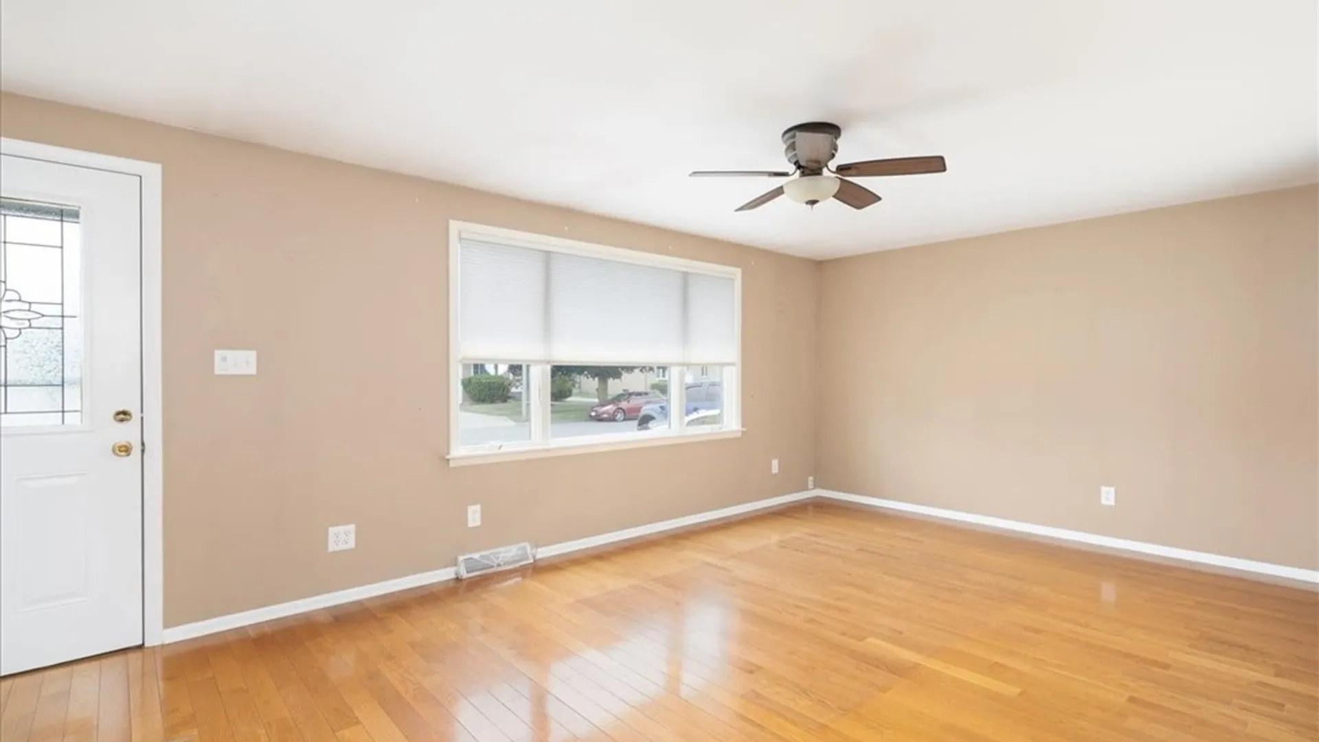 Property at 38 Mary Lou Lane, Cheektowaga, NY 14043 4