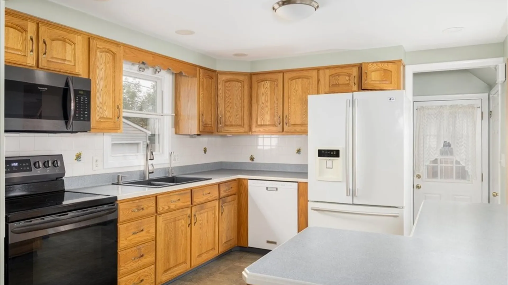 Property at 38 Mary Lou Lane, Cheektowaga, NY 14043 8