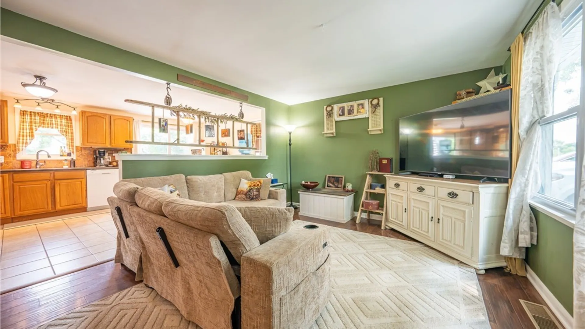 Property at 2573 Pratt Road, Pembroke, NY 14020 6