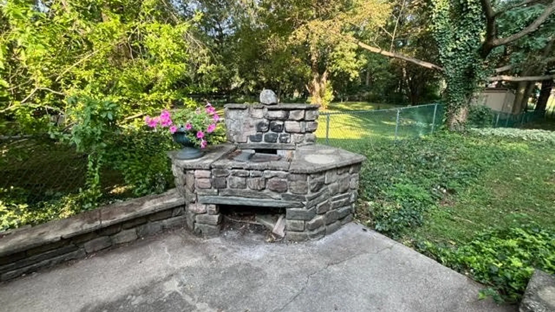 Property at 26 Richlee Drive, Camillus, NY 13031 14