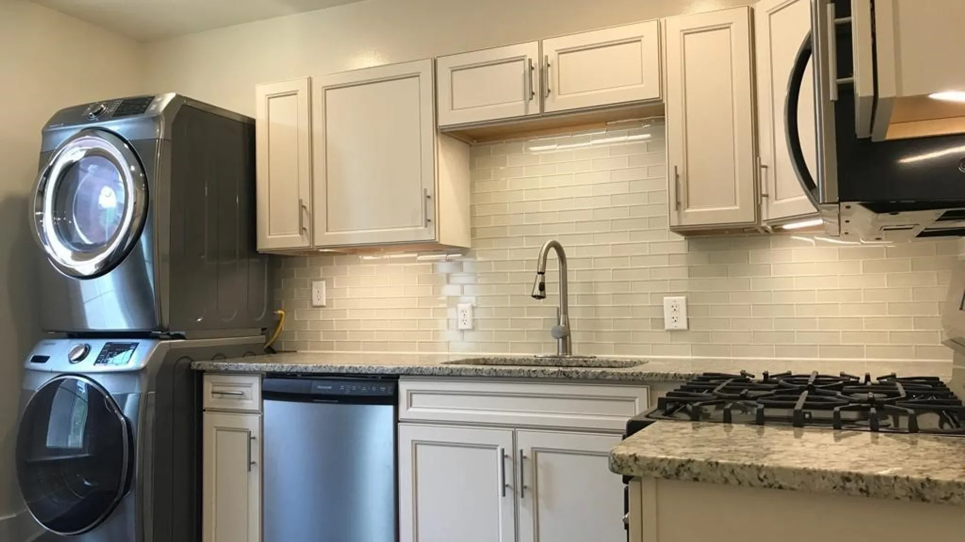 Property at 206 HAWLEY AVENUE APT 2, Syracuse, NY 13203 5